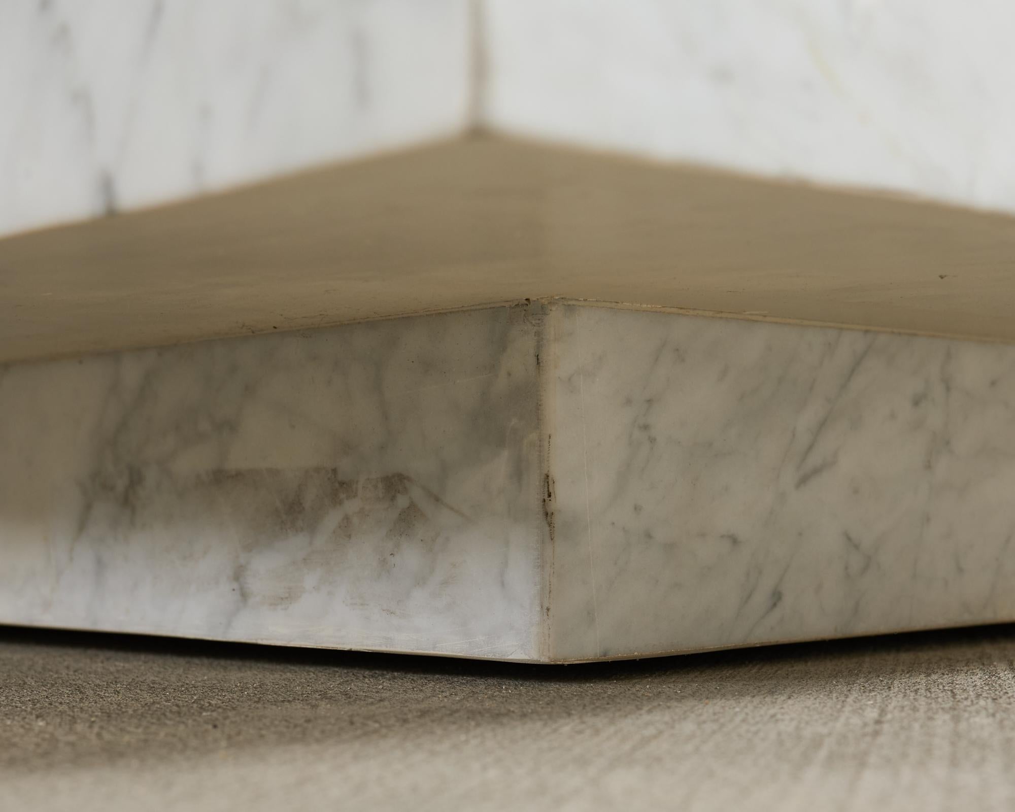 Timothy Oulton Tavolo da Cocktail Monumentale Galleggiante in Marmo di Carrara in vendita 10