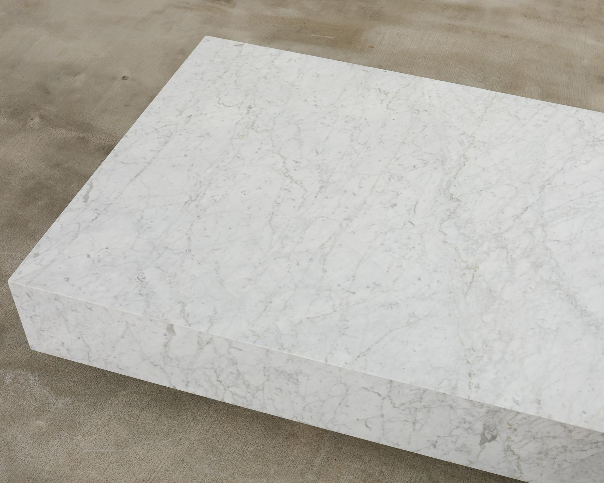 Timothy Oulton Tavolo da Cocktail Monumentale Galleggiante in Marmo di Carrara in vendita 2