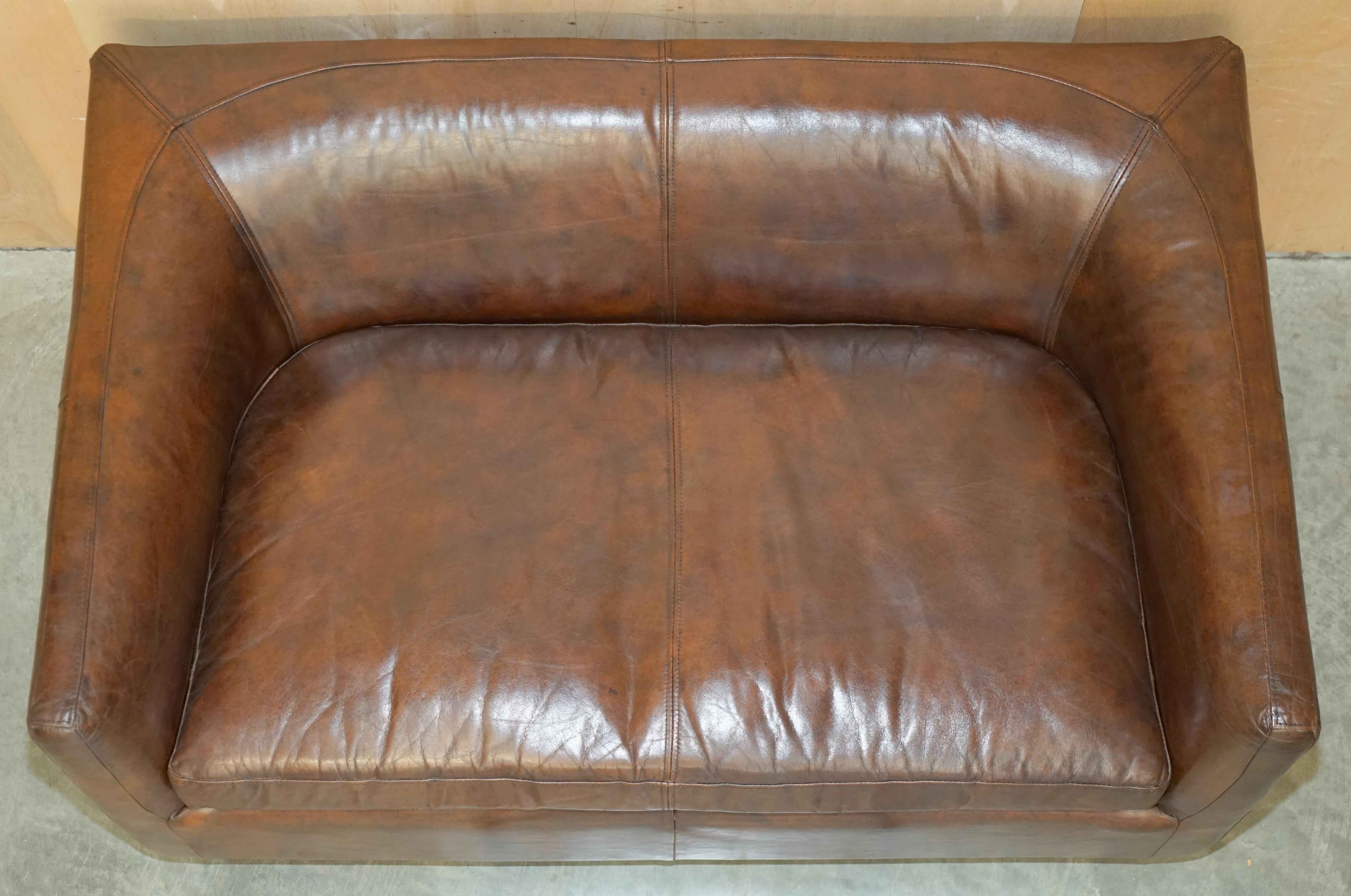 TIMOTHY OULTON ViNTAGE AGED BROWN HERITAGE 134CM WIDE SOFA STUNNING PATINA For Sale 8
