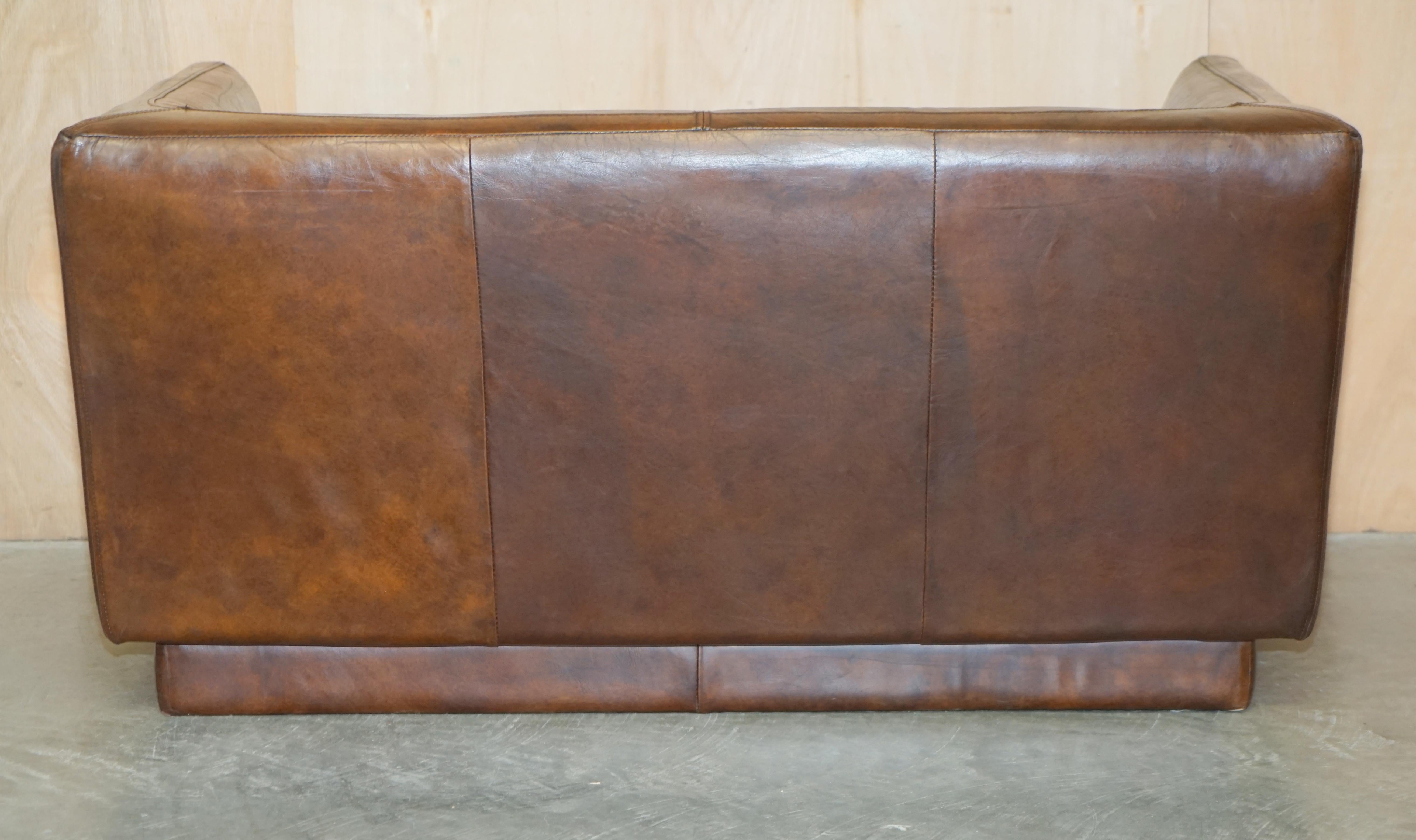 TIMOTHY OULTON ViNTAGE AGED BROWN HERITAGE 134CM WIDE SOFA STUNNING PATINA For Sale 11
