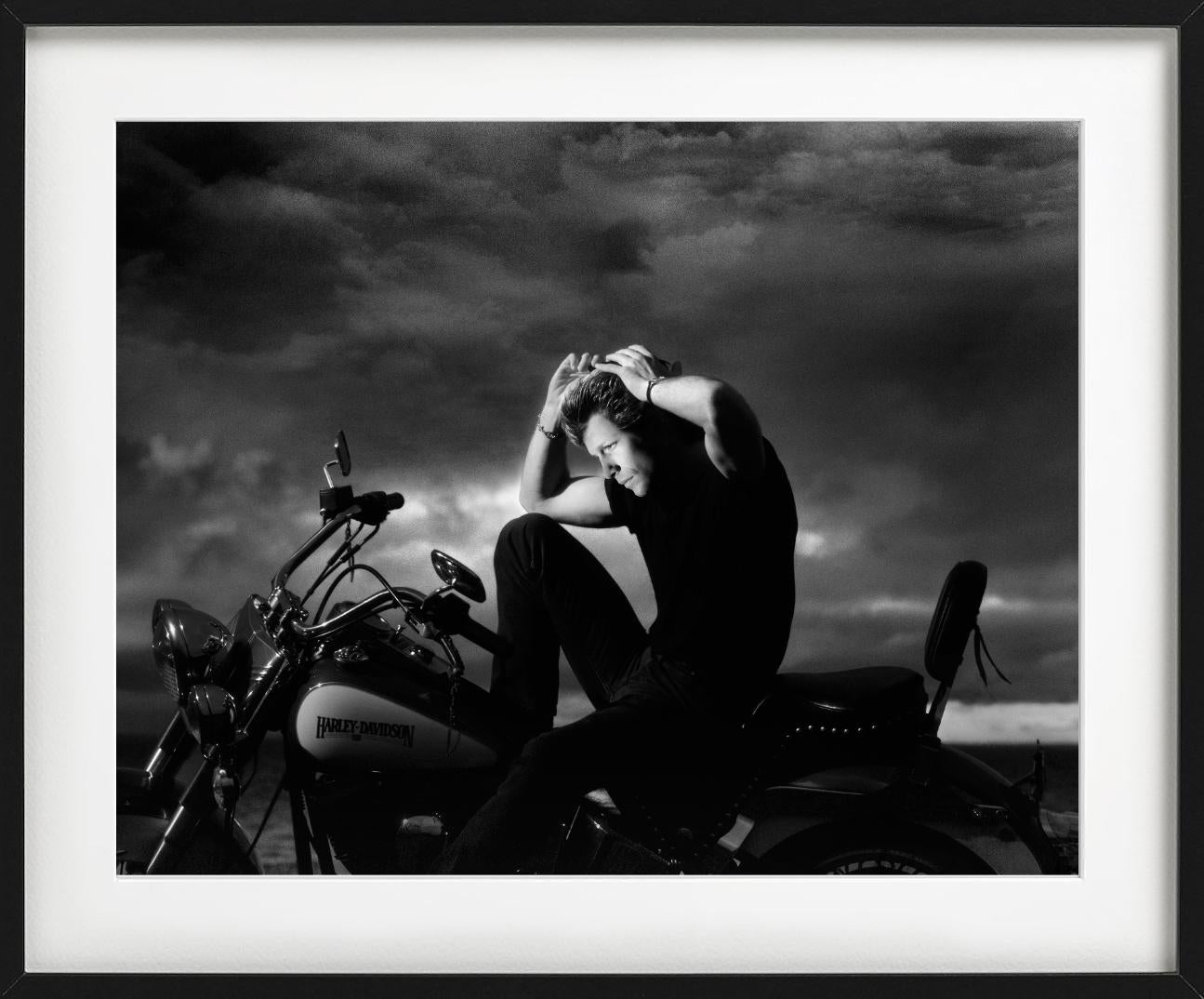 Bon Art - Coucher de soleil à moto, Photographie Fine Art en vente 1