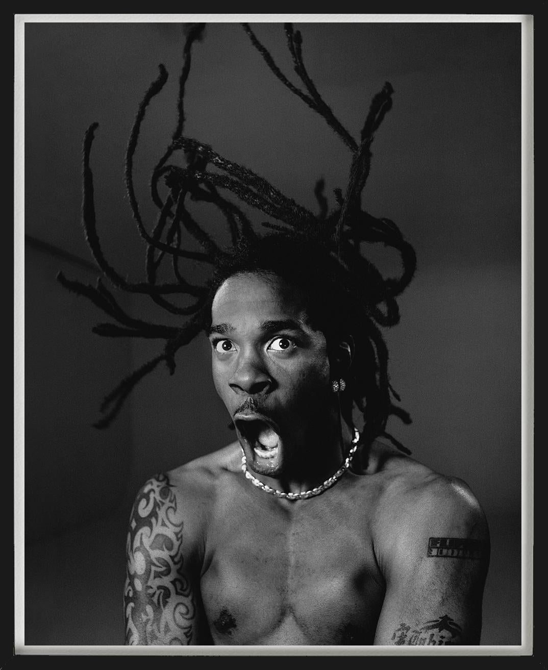 Una foto del leggendario Busta Rhymes in giovane età, prima che la sua carriera prendesse il volo, scattata da Timothy White.

Tutte le stampe sono in edizione limitata. Disponibile in più misure. Cornici di alto livello su richiesta.

Tutte le