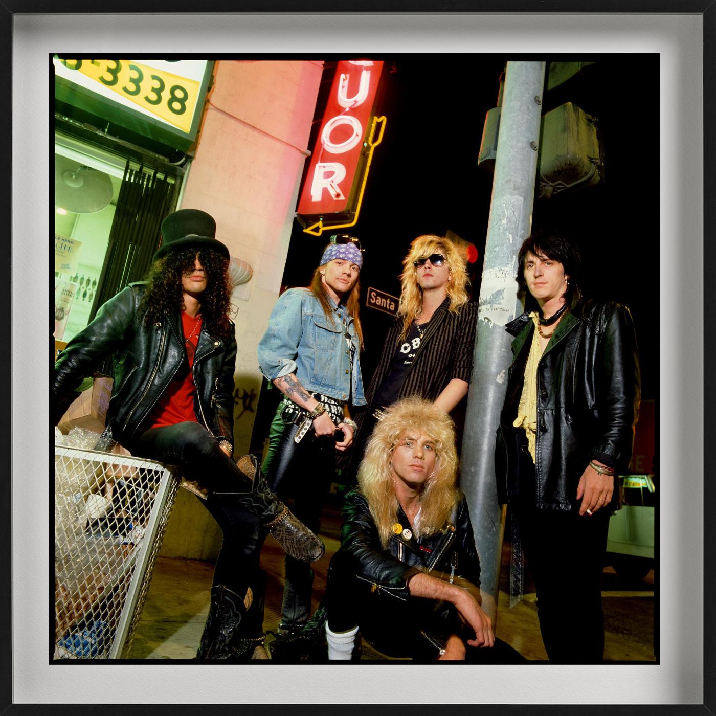 Guns and Roses, retrato, Fotografía artística - Color Photograph Negro de Timothy White