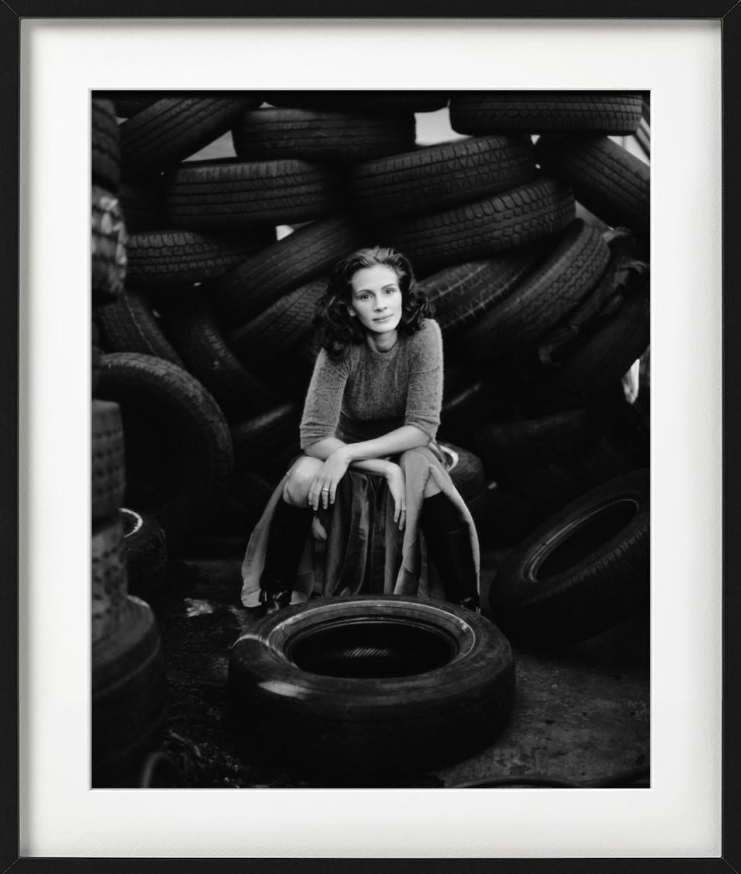 julia roberts black and white photo