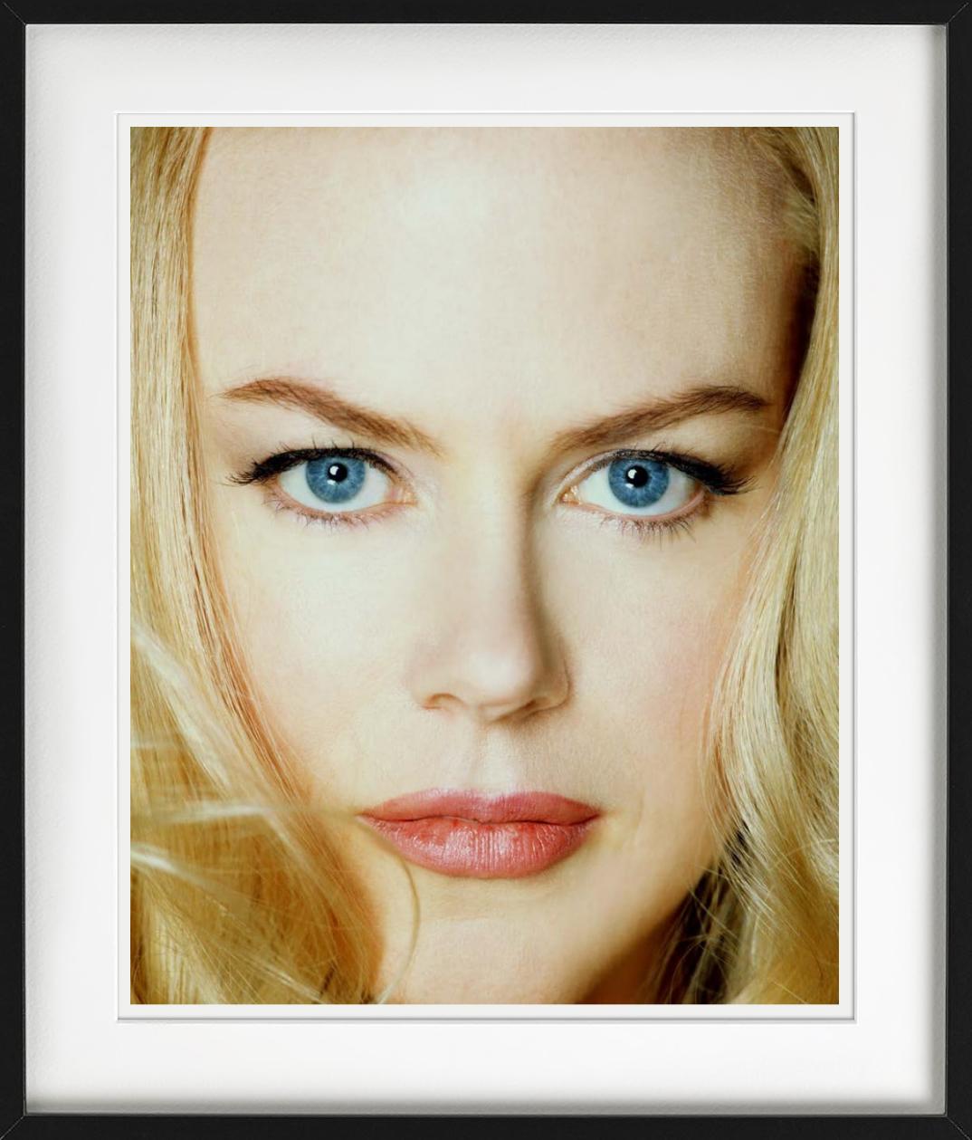 Portrait en couleur Up&Up  de l'actrice Nicole Kidman, par Timothy Whiting.

Tous les tirages sont en édition limitée. Disponible en plusieurs tailles. Encadrement haut de gamme sur demande.

Toutes les impressions sont réalisées et signées par