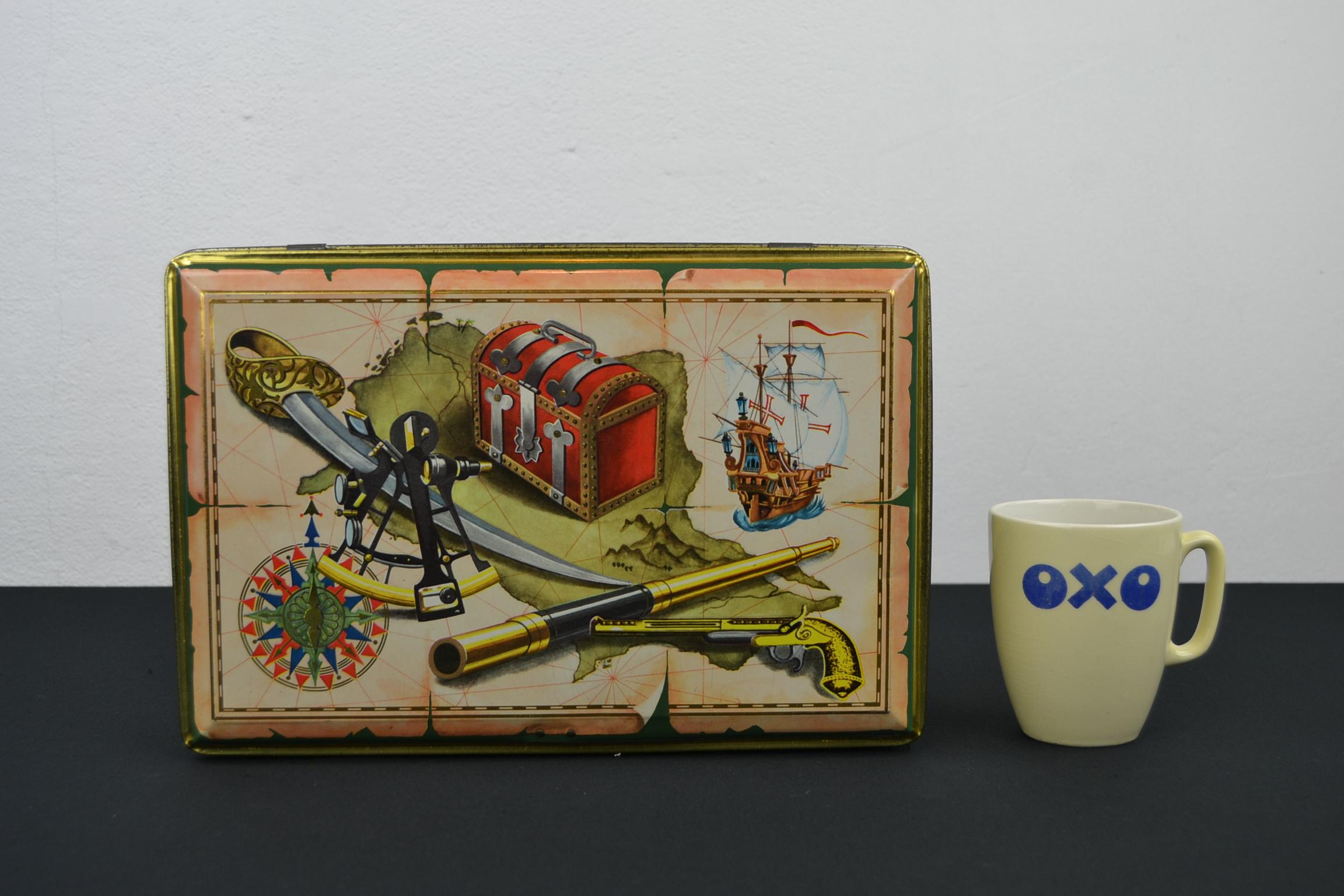 Tin box Theme Pirate, 1950s For Sale 11