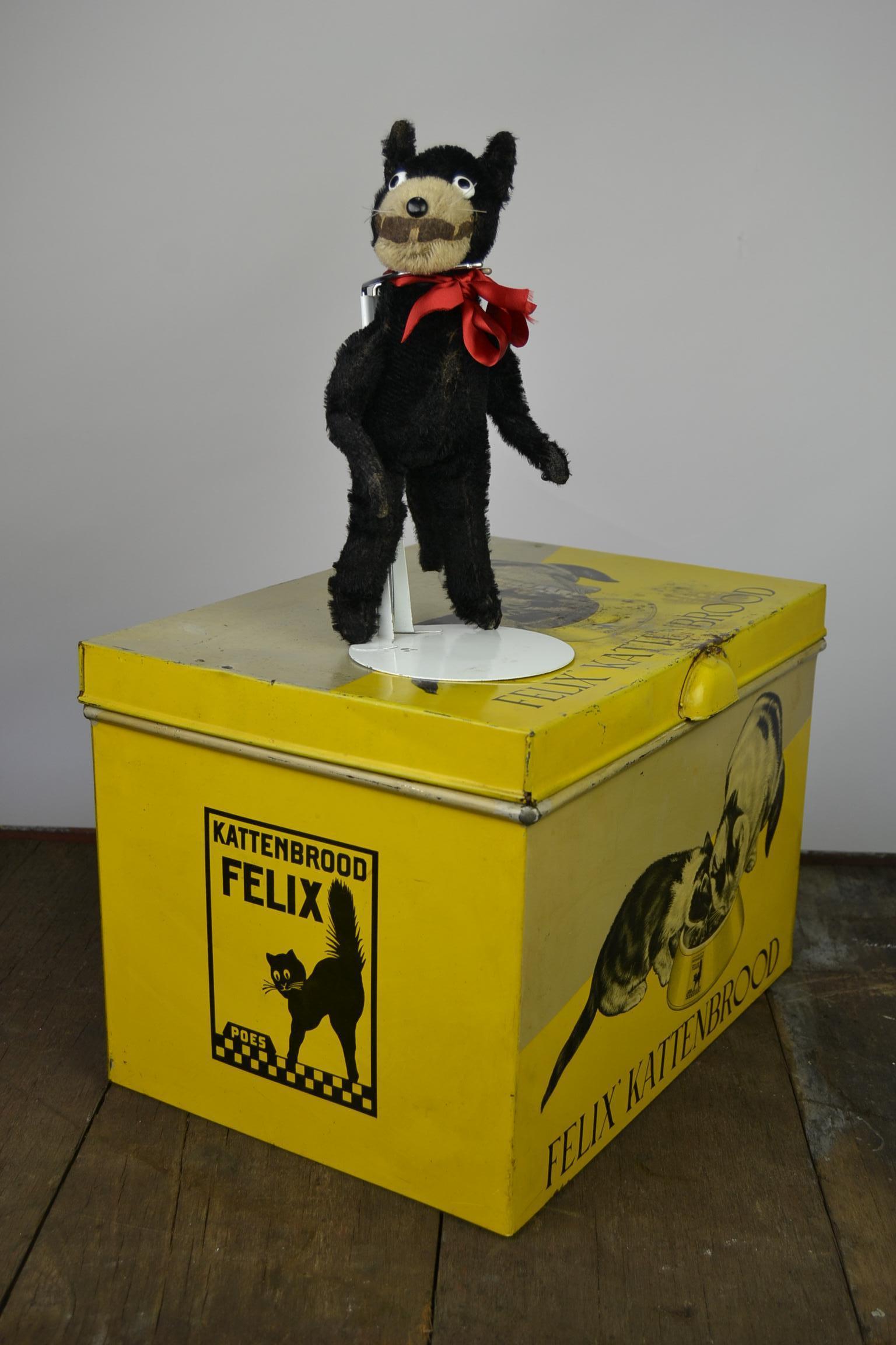 Tin Box with Felix the Cat, Mid-20th Century , Holland  12