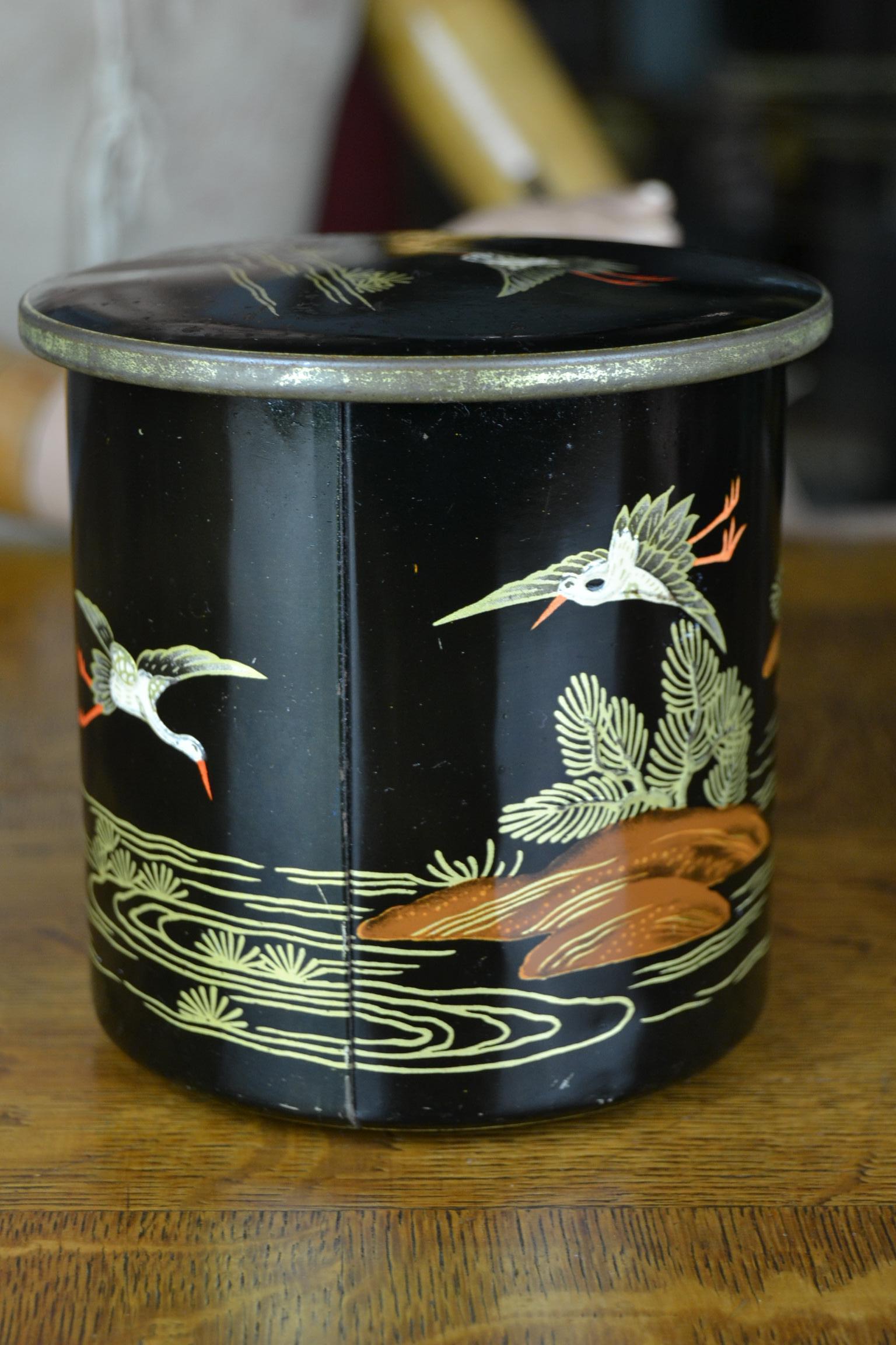 Tin Boxes with Flamingo and Cranes, Oriental Style 7