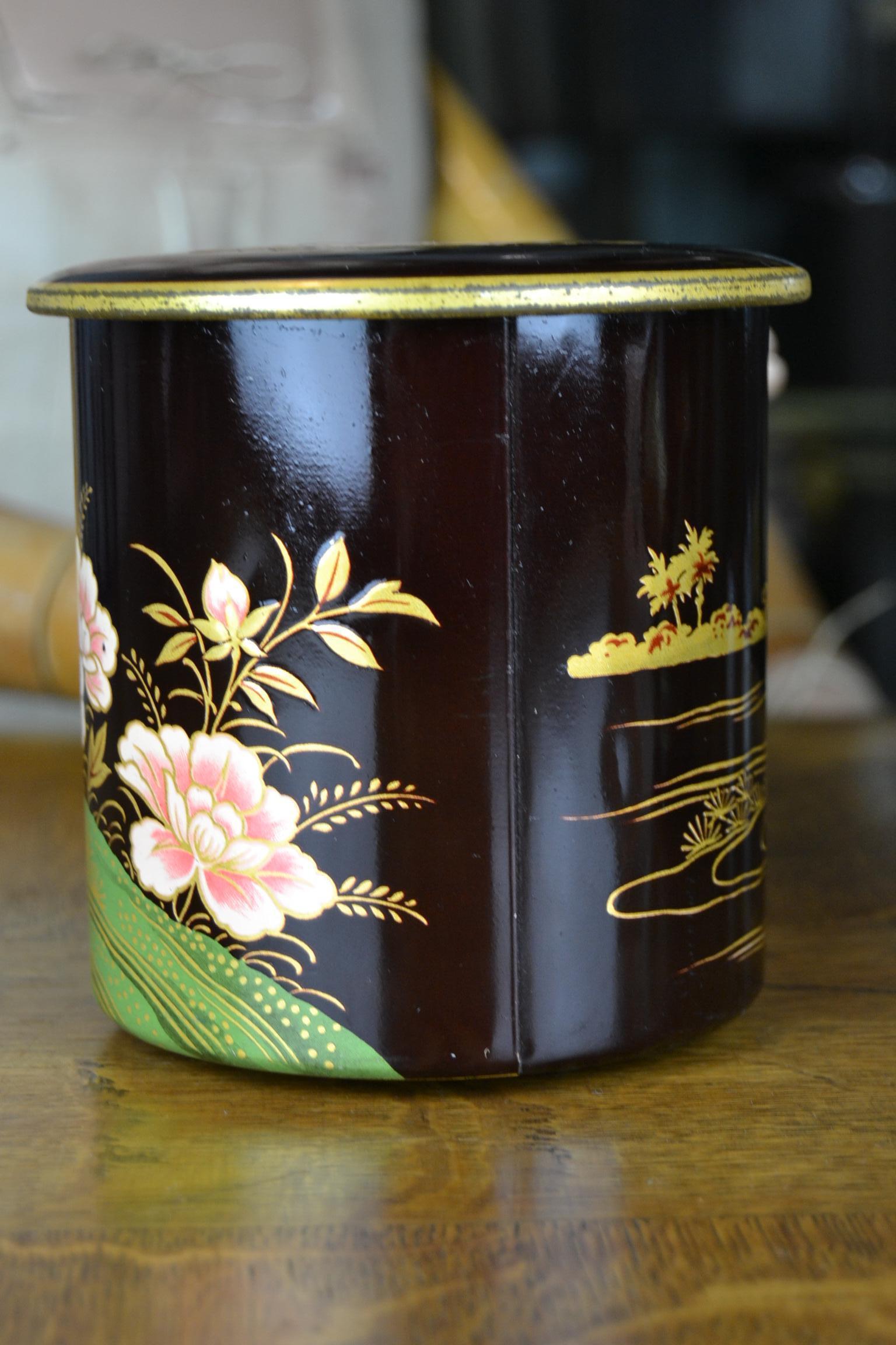 Tin Boxes with Flamingo and Cranes, Oriental Style In Good Condition In Antwerp, BE
