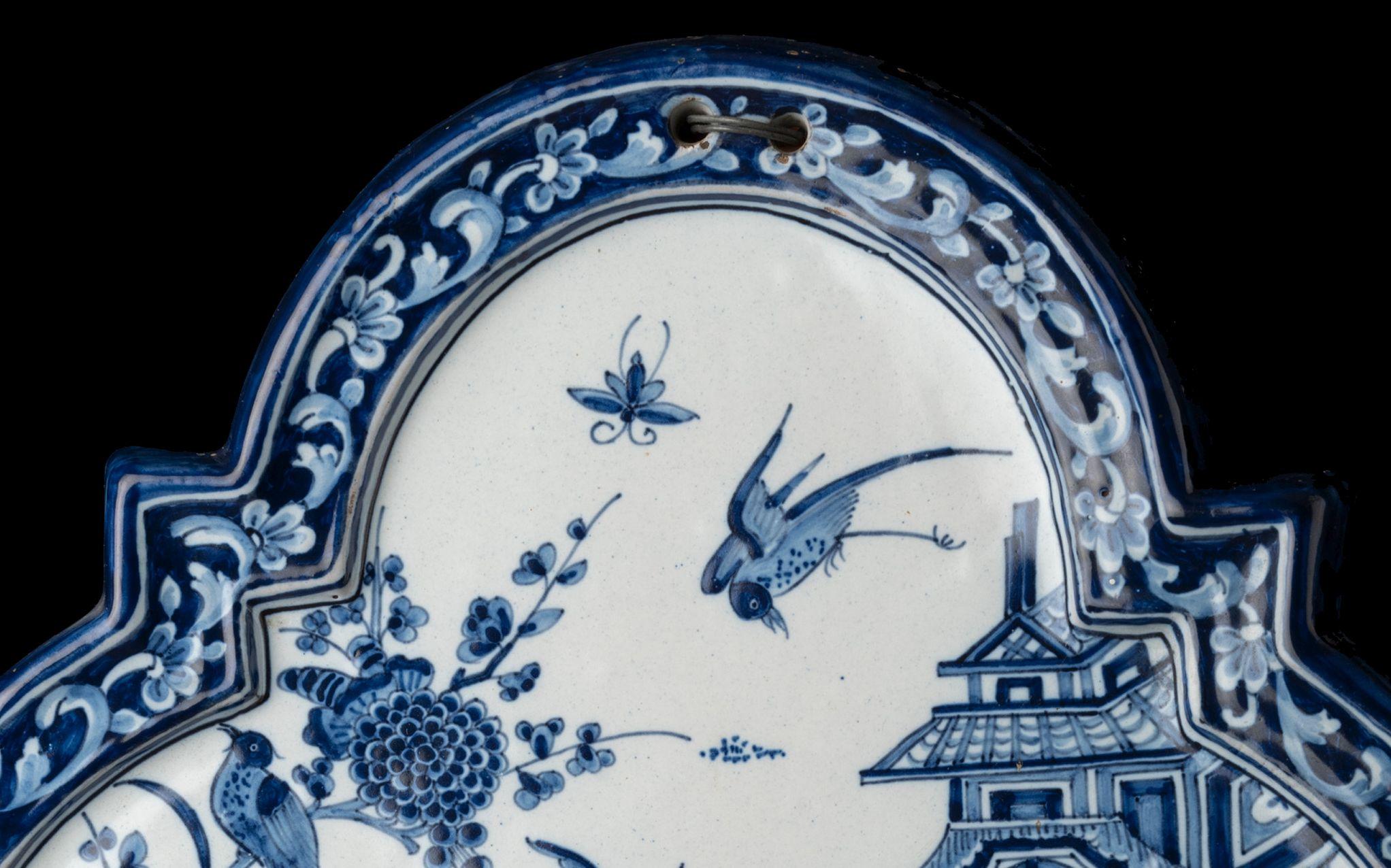 Baroque Plaque émaillée à l'étain dans le style de l'ancienne faïence hollandaise de Delft