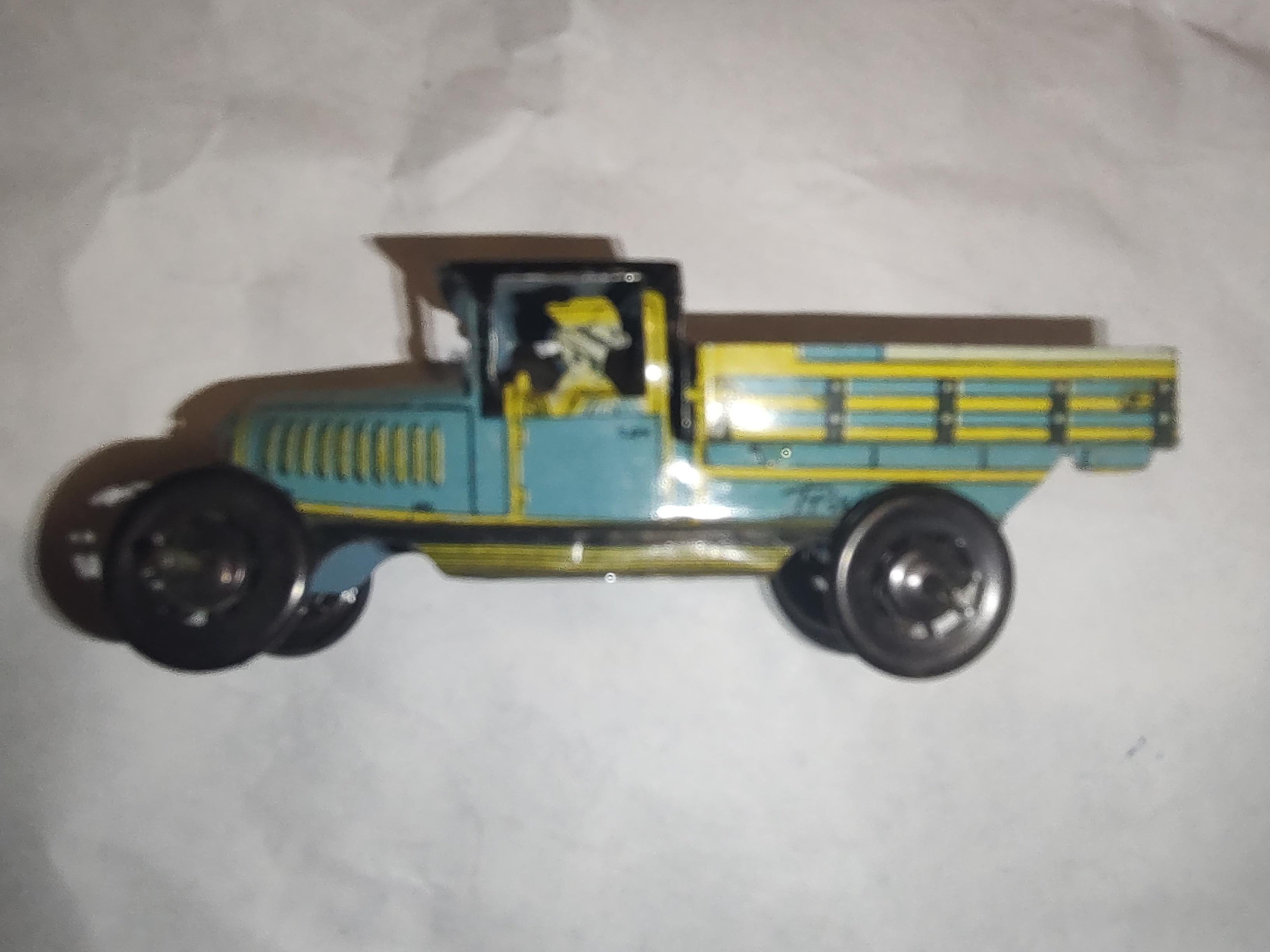 Tin Litho Penny Toys Stake & Tanker Truck and a Sedan by Meier In Good Condition For Sale In Port Jervis, NY