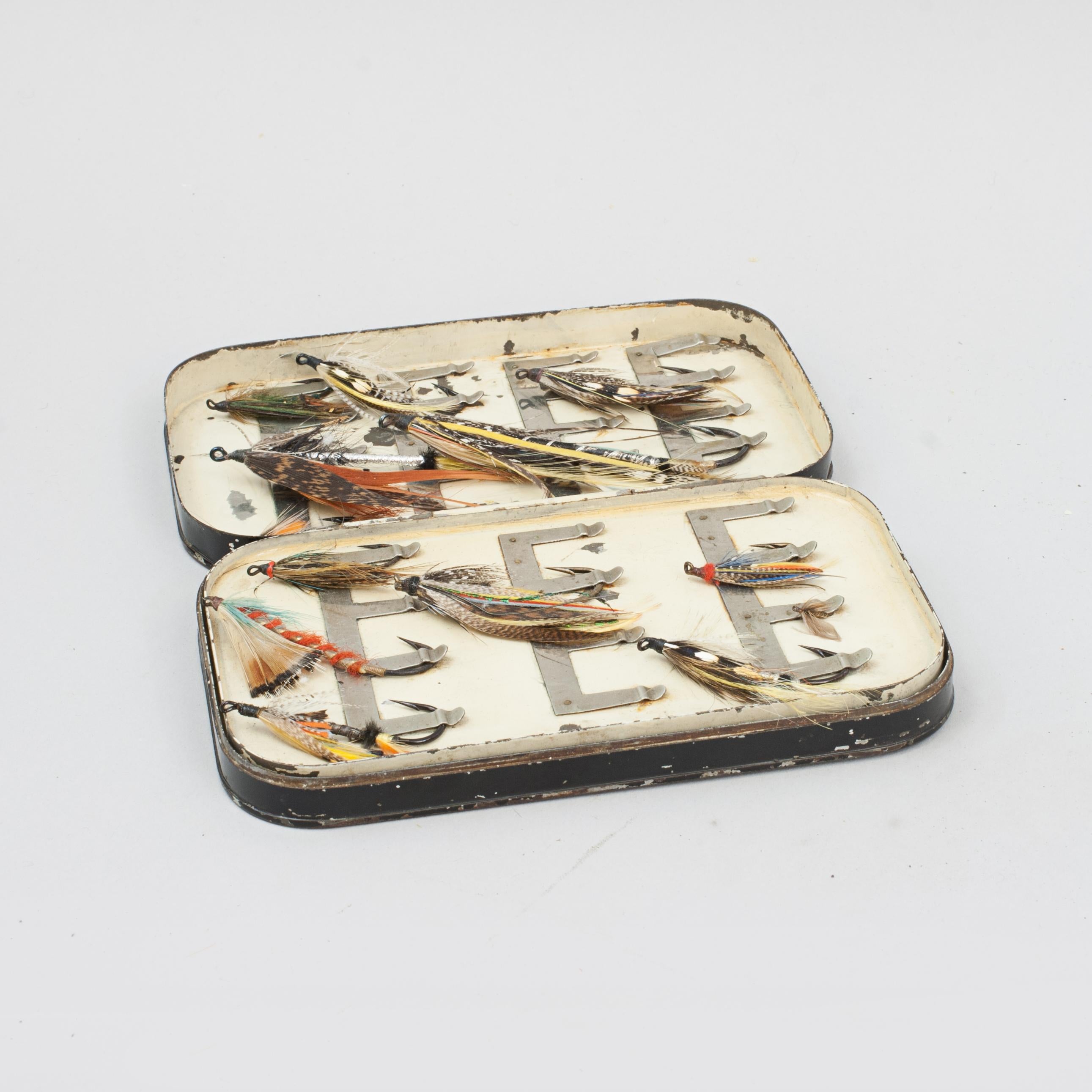 Malloch Of Perth Lata de Mosca Japonizada Negra.
Una buena caja de moscas de hoja batiente japonizada en negro, de Malloch de Perth. Las cuatro tablas están equipadas con ganchos de mosca chapados, las dos tablas exteriores están equipadas con