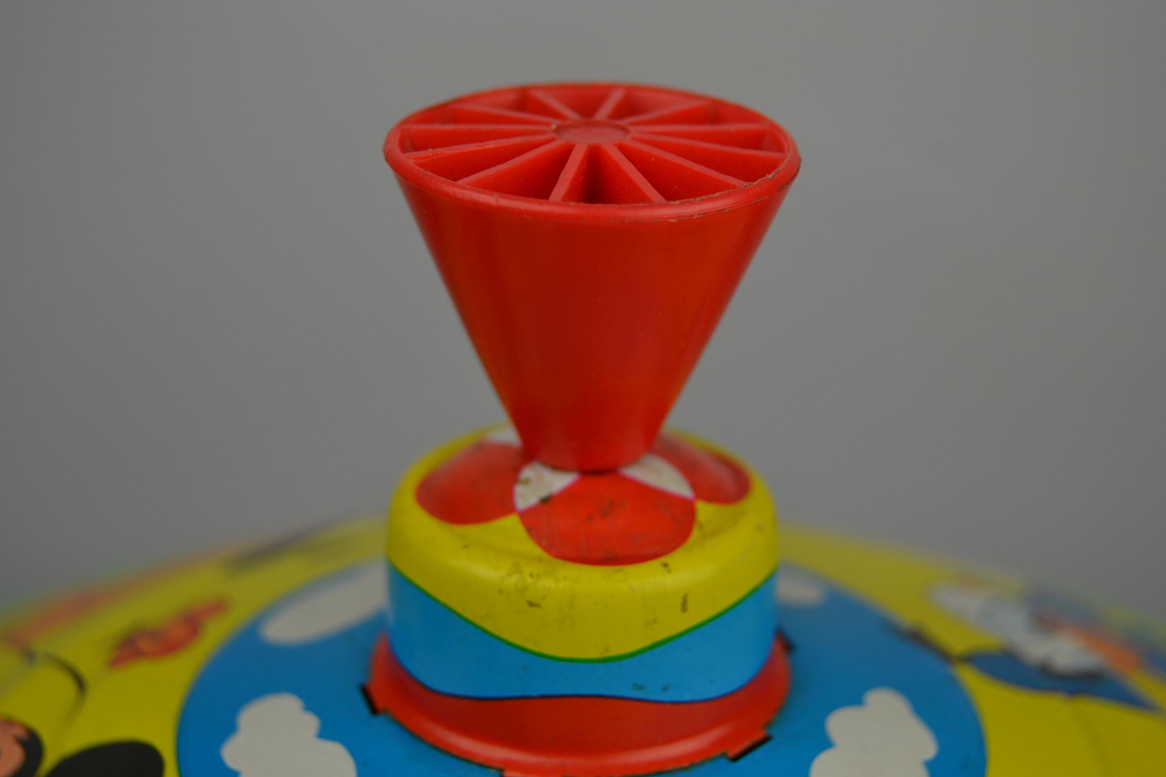 Tin Spinning Top Toy , Disney Characters  by LBZ, Western Germany In Good Condition For Sale In Antwerp, BE