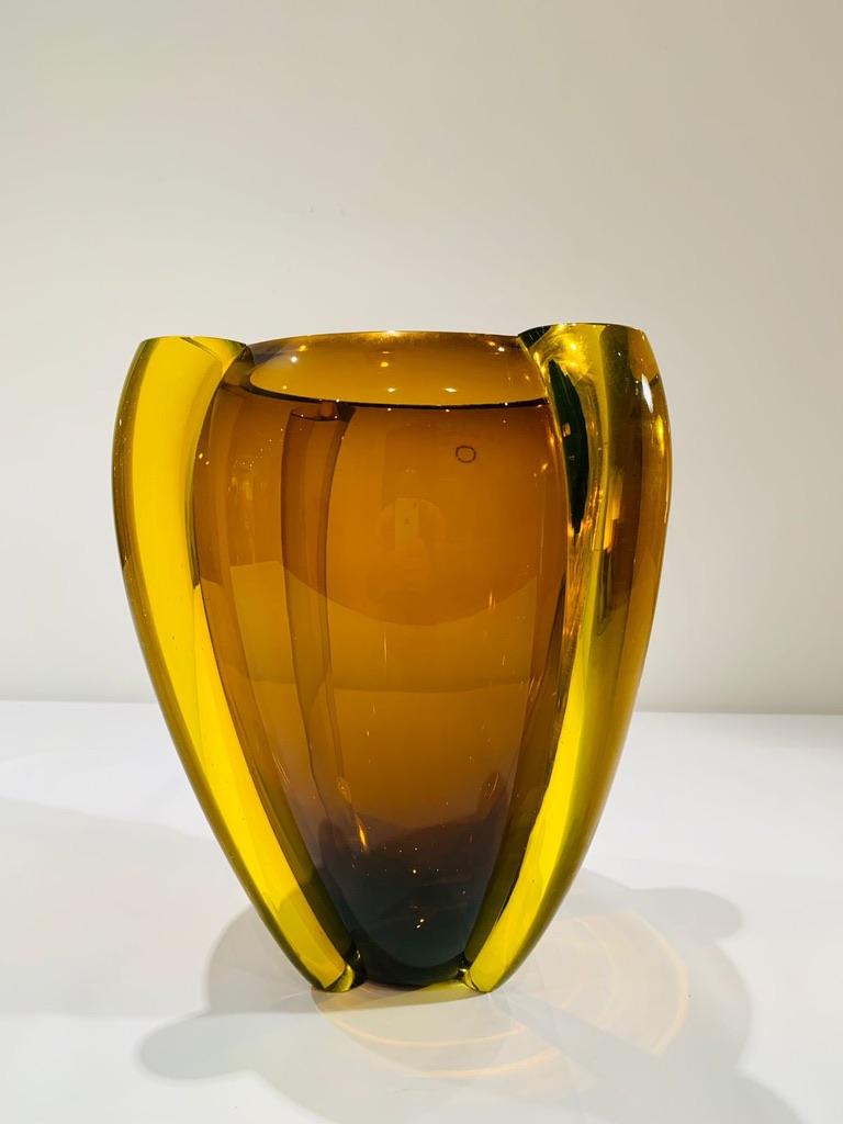 Incredible TINA AUFIERO for VENINI Murano vase 'Alboino' model 1983 amber vase.