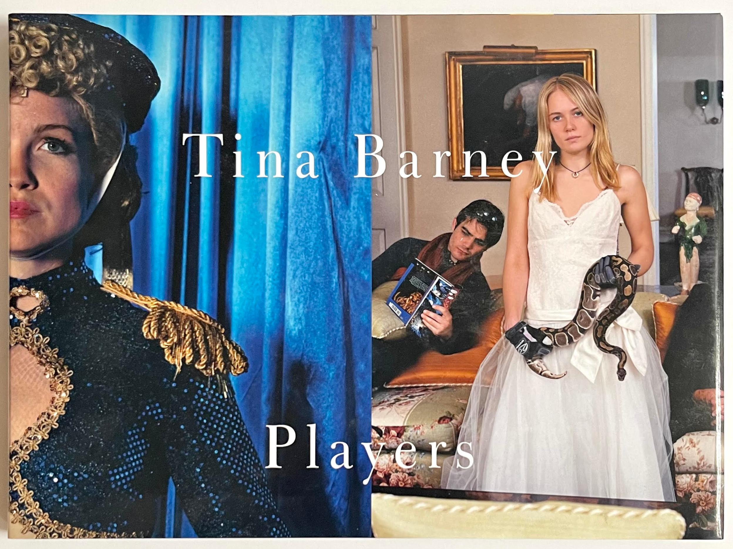Players (Signiert und datiert von Tina Barney) Monographie des bekannten Fotografen  im Angebot 1