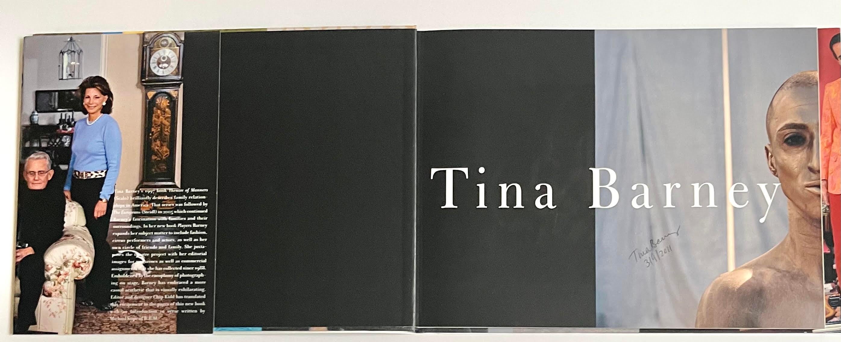 Players (Signé et daté par Tina Barney) monographie de photographe de renom  en vente 2