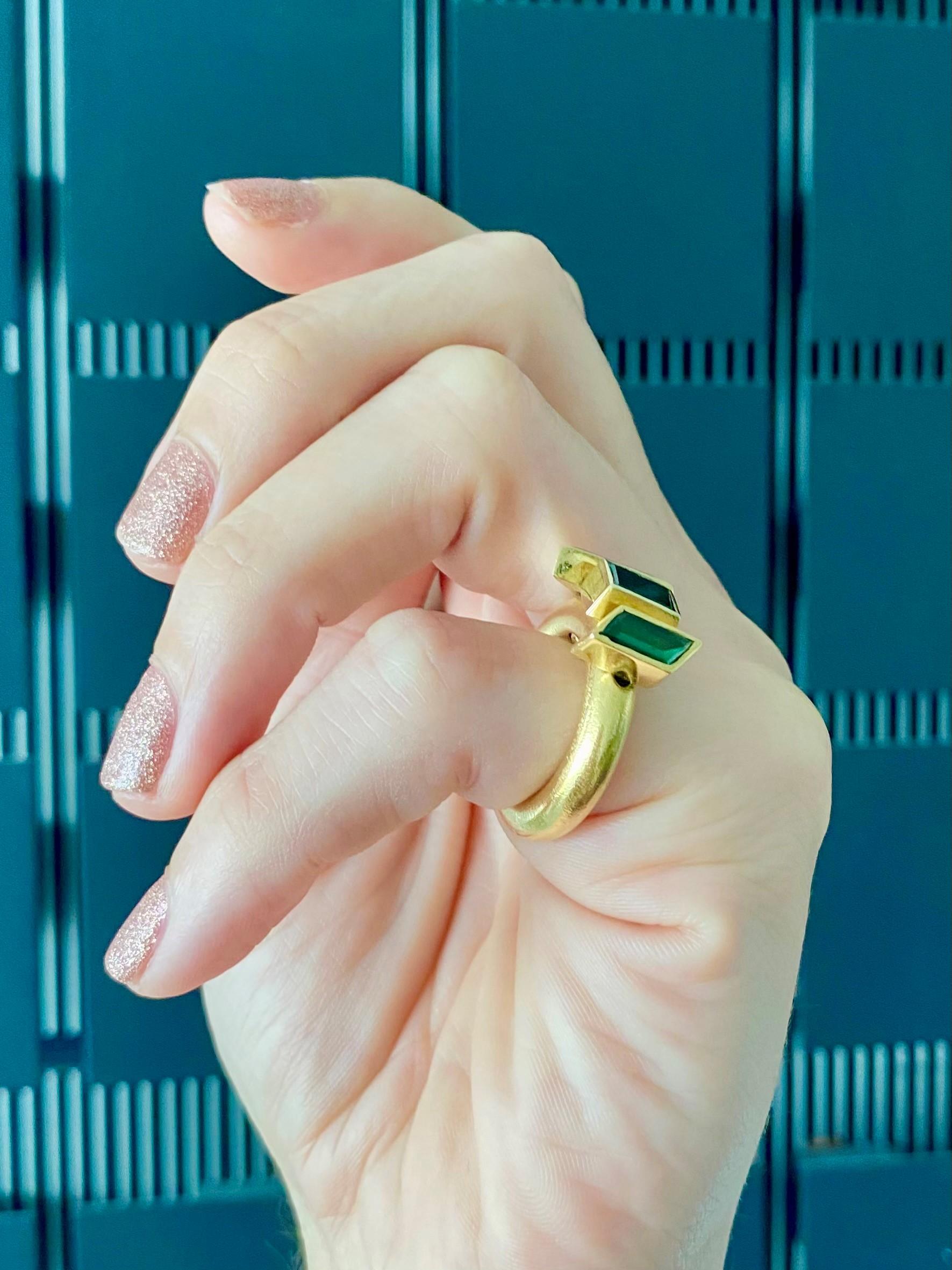 Tina Engell 1997 London Kinetischer skulpturaler Ring aus 18 Karat Gold mit 3,75 Karat Turmalin 3