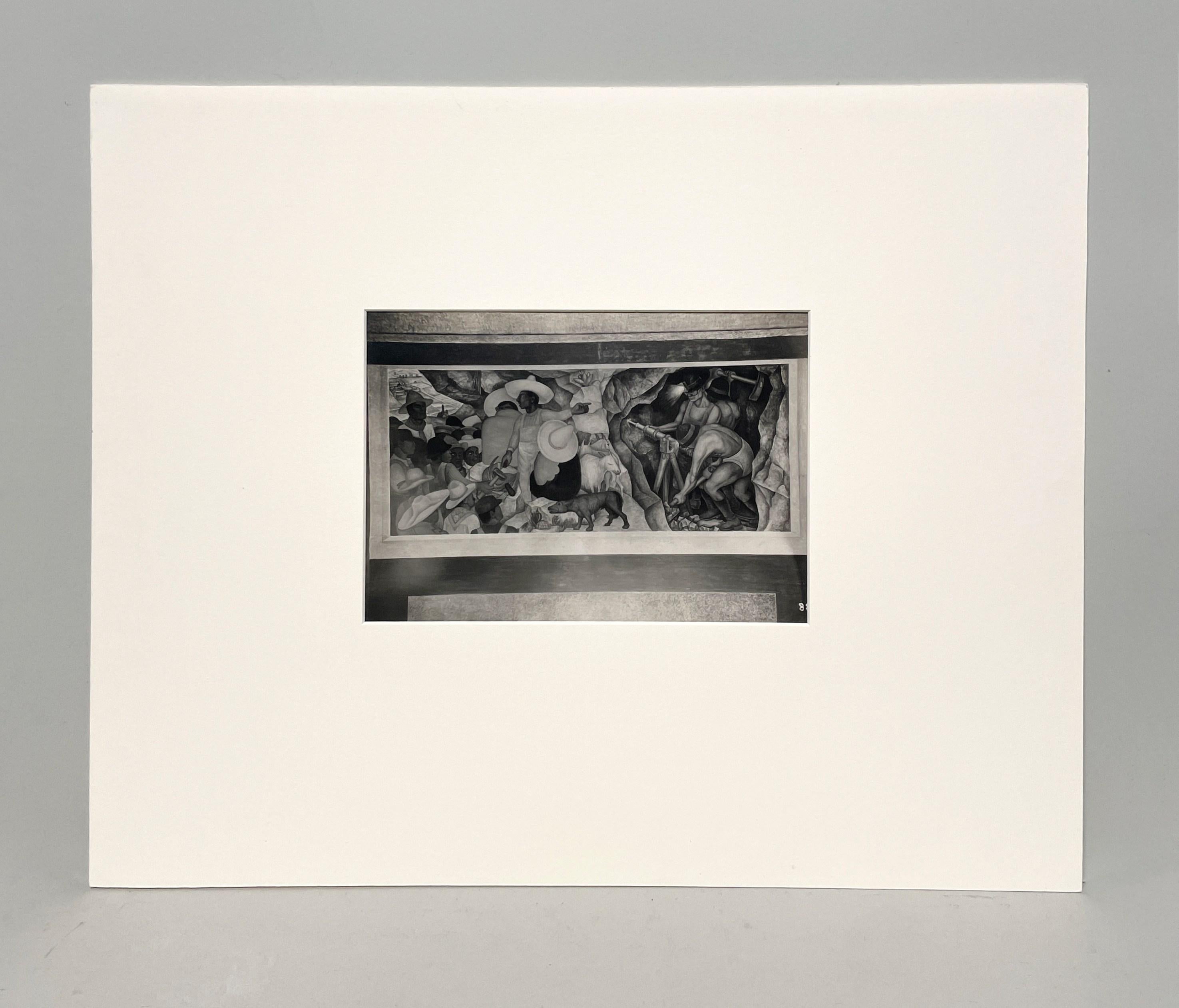 Tirage à la gélatine argentique des années 1920 par Tina Modotti d'une fresque murale de Diego Rivera en vente 1