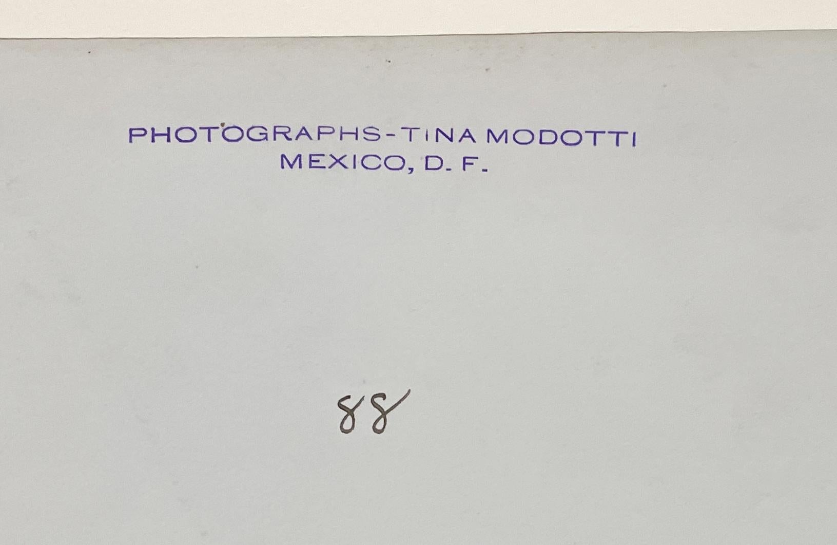 Tirage à la gélatine argentique des années 1920 par Tina Modotti d'une fresque murale de Diego Rivera en vente 5