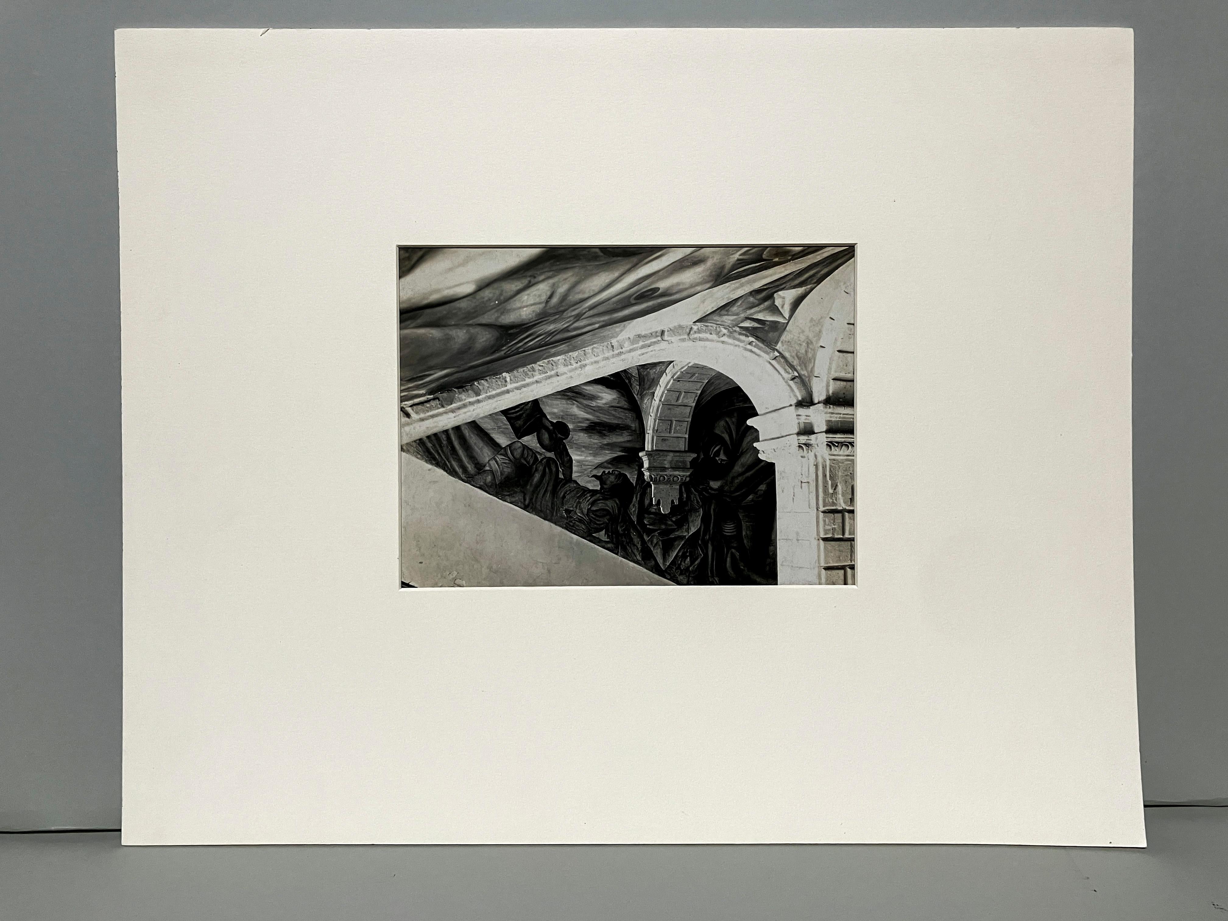 Silbergelatineabzug von Tina Modotti aus den 1920er Jahren von Clemente Orozco Fresko  im Angebot 1
