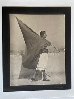 Femme avec drapeau, Mexico
