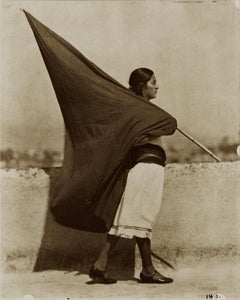Femme avec drapeau, Mexico