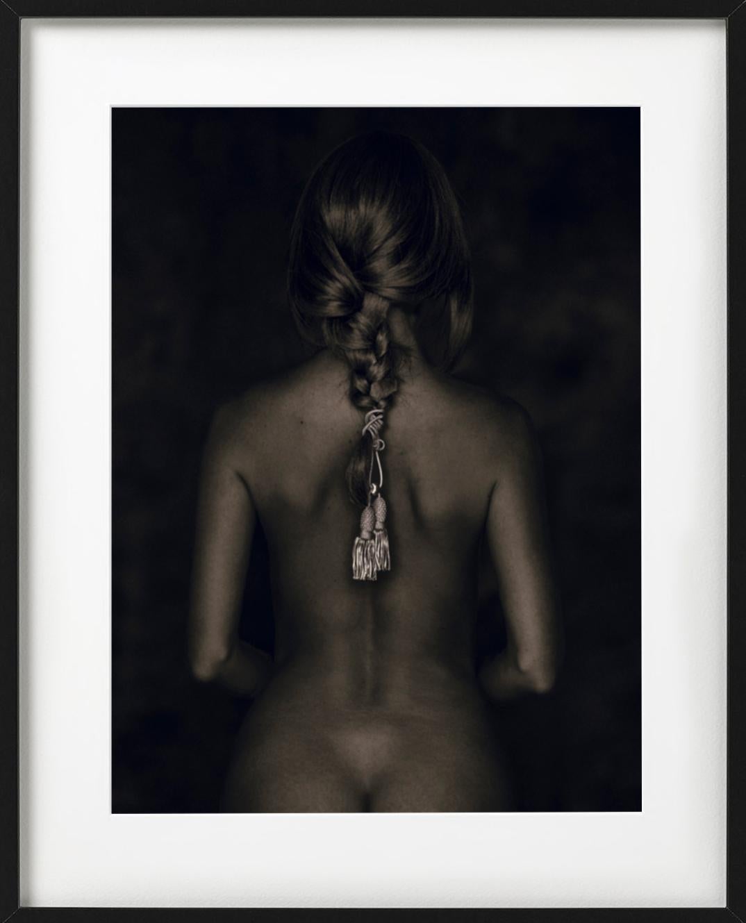 Nu de Dos - female nude from behind with cord in braided hari sitting For Sale 2