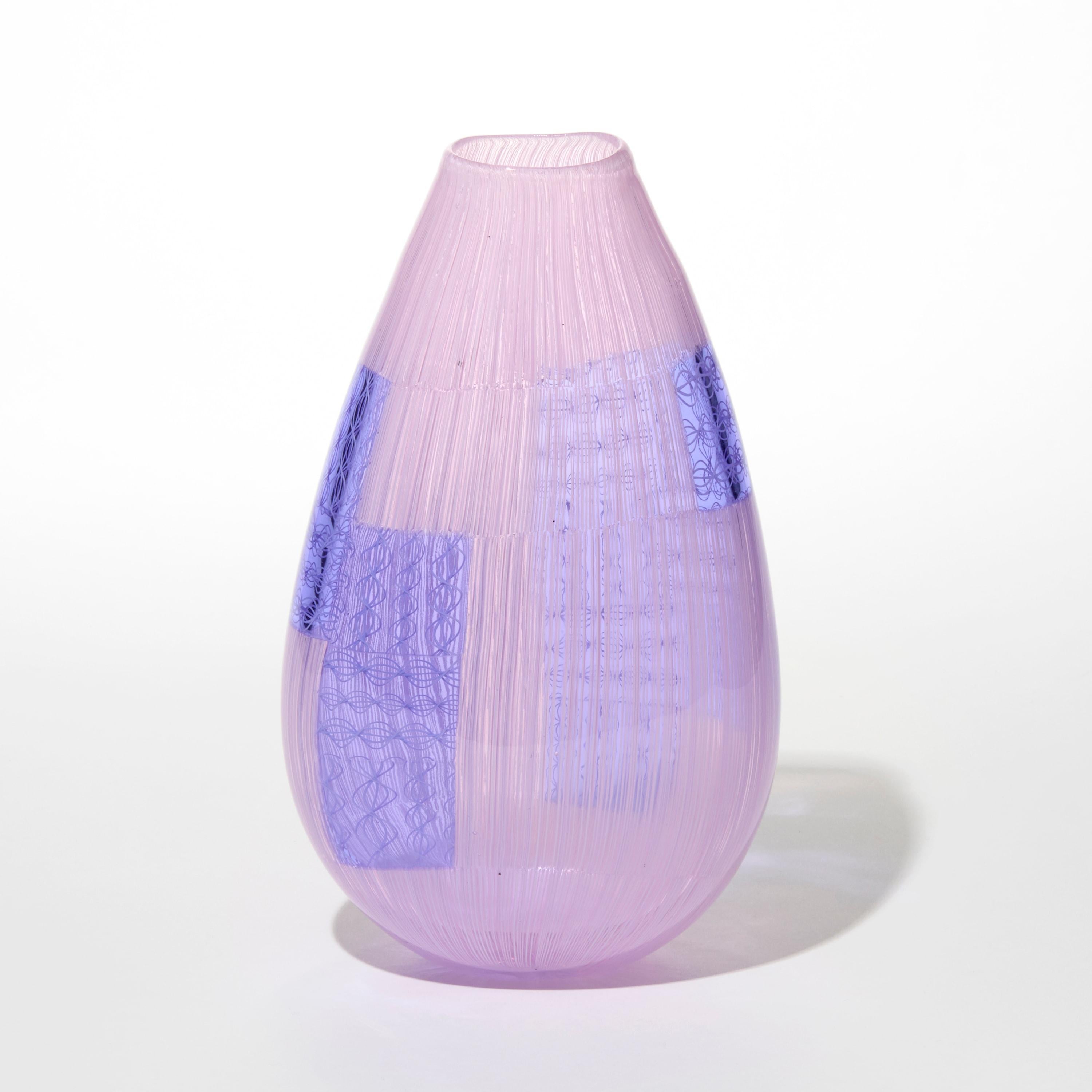 Organico moderno Tincture No 1, vaso in vetro soffiato a mano con motivi rosa e lavanda di Scott Benefield in vendita