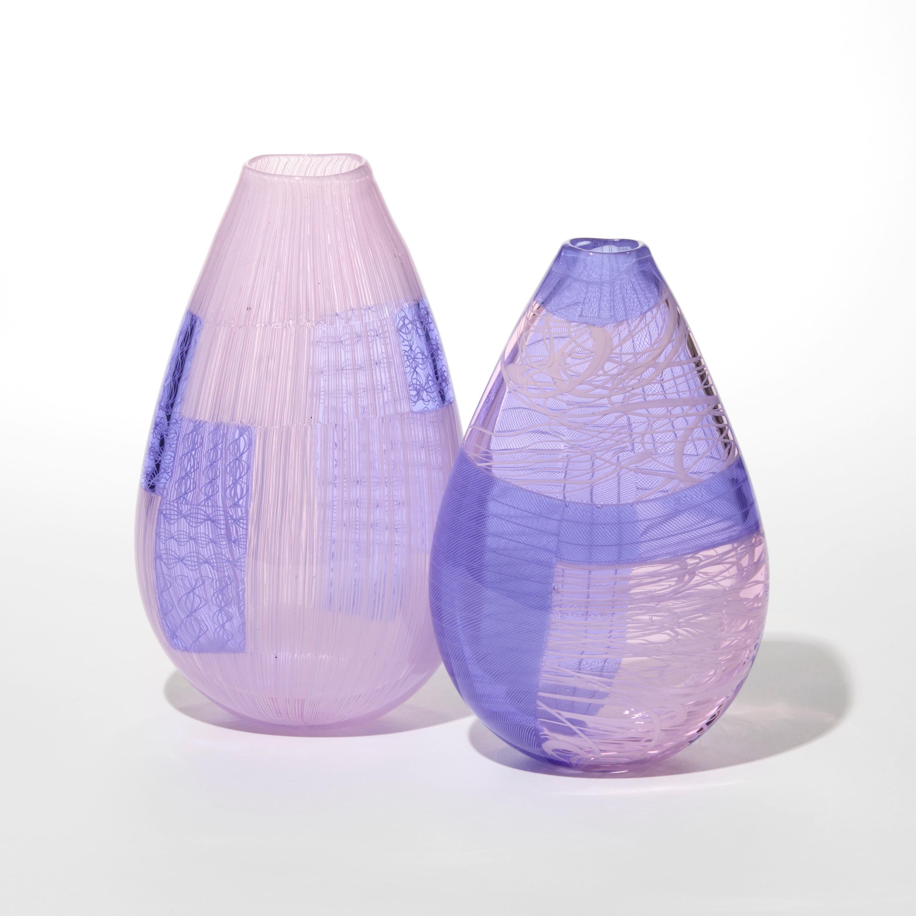 Nordirlandese Tincture No 1, vaso in vetro soffiato a mano con motivi rosa e lavanda di Scott Benefield in vendita