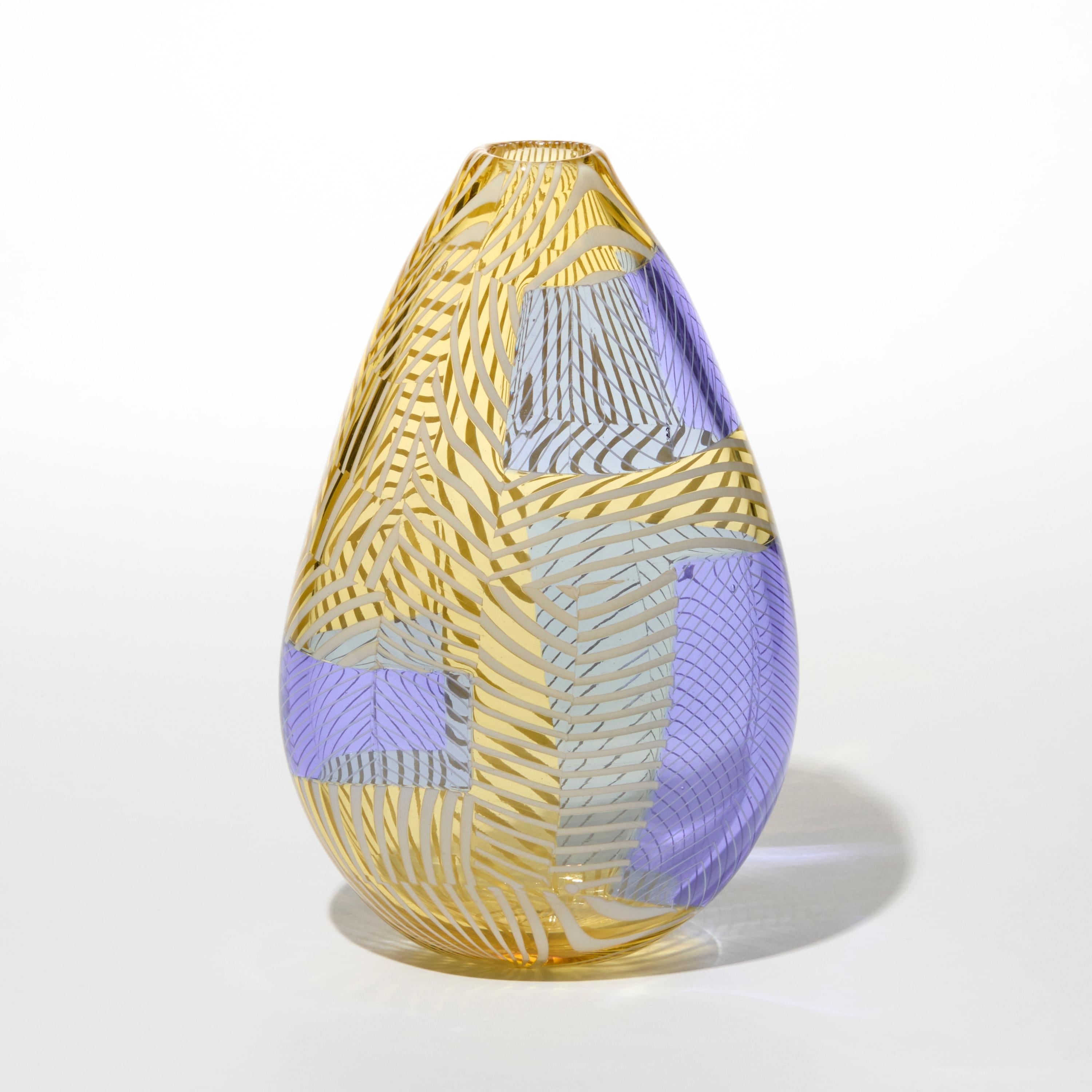 Organico moderno Tintura n. 3, vaso in vetro soffiato a mano giallo e lavanda di Scott Benefield in vendita