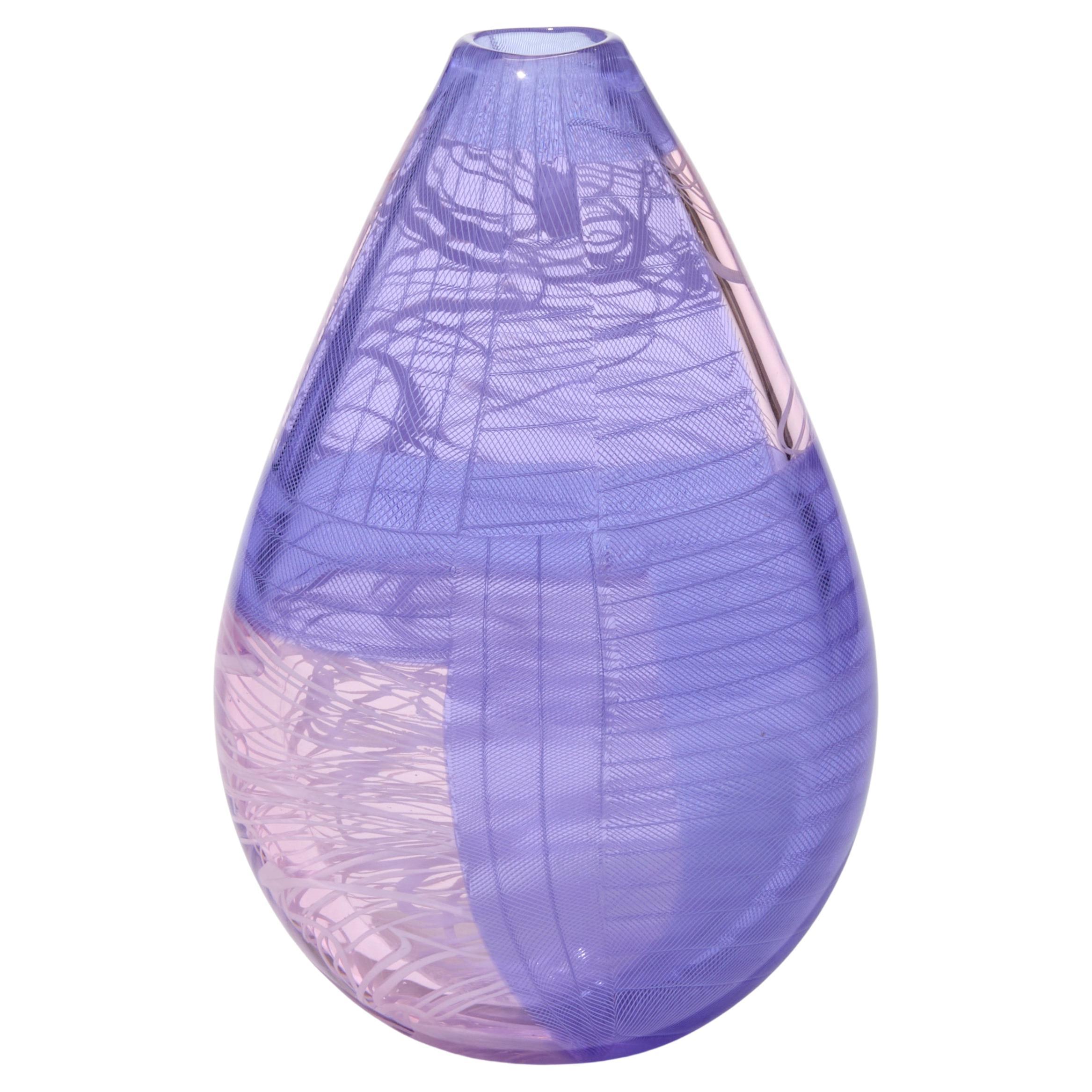 Tincture No 4, un vaso in vetro soffiato a mano rosa e lavanda di Scott Benefield