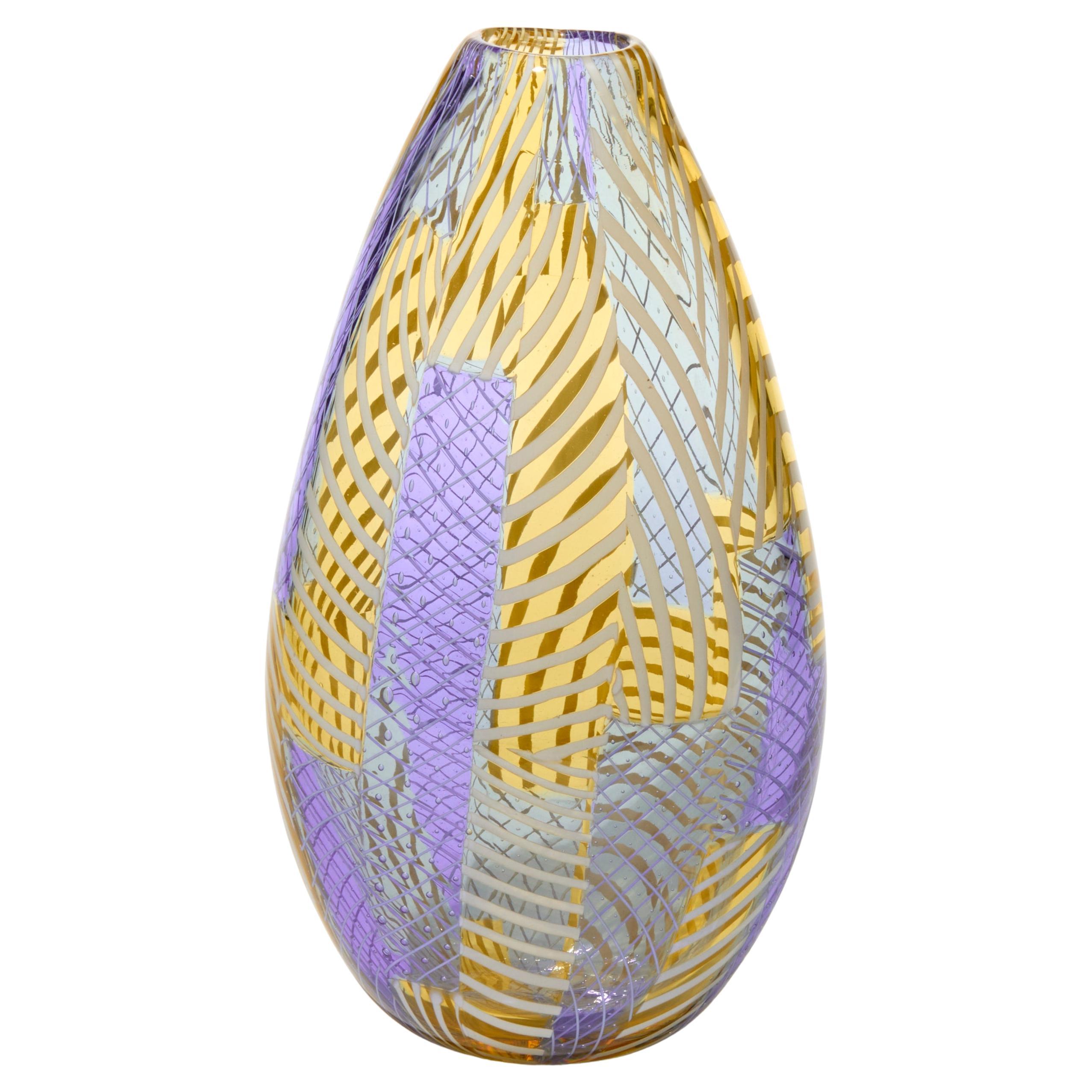 Teinture No 5, jaune et lavande Vase en verre soufflé par Scott Benefield