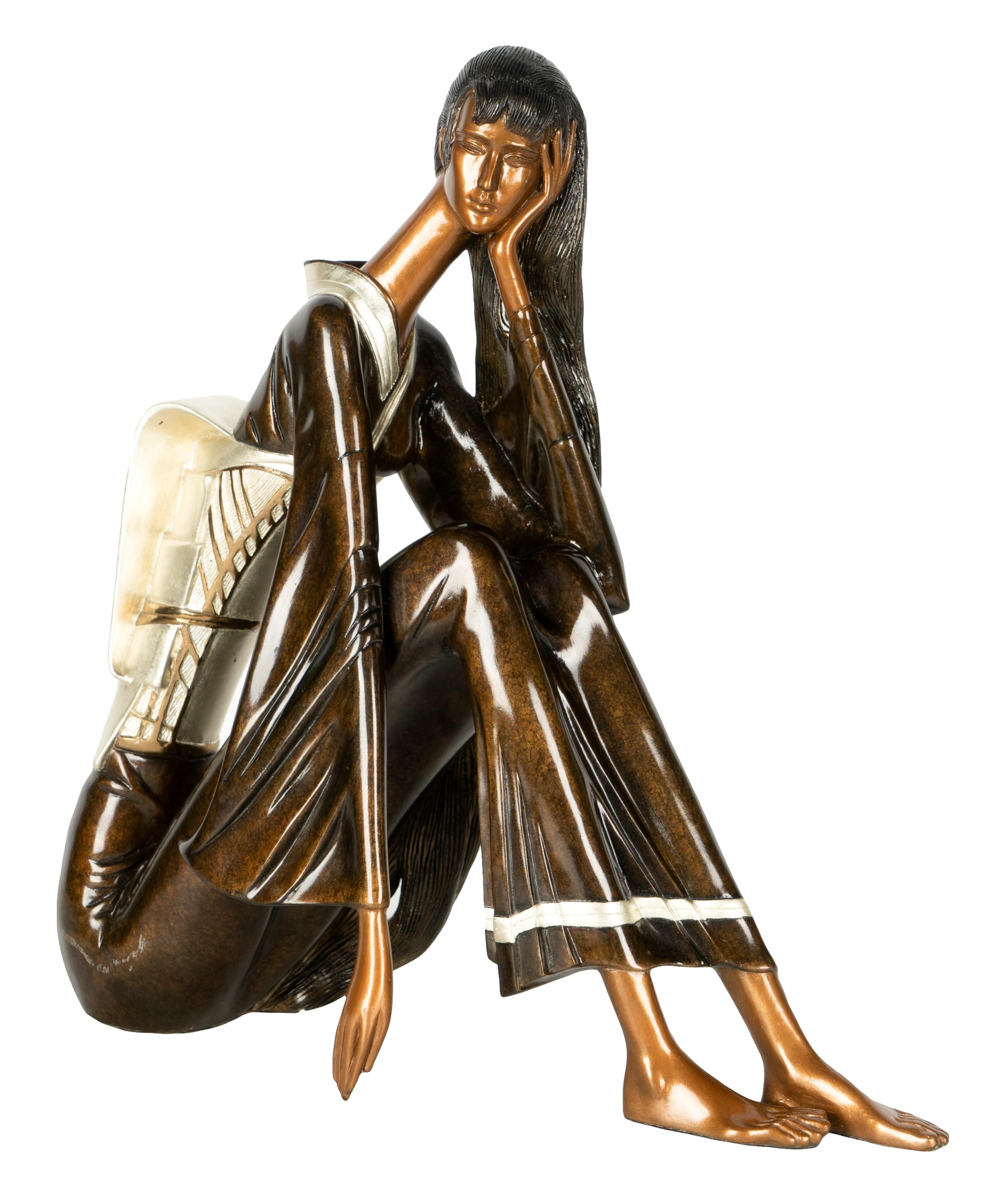 Ting Shao Kuang (geb. 1939)
"Nachdenklich sitzende Frau"
1989
Kalt bemalte Bronzeskulptur; signiert im Guss, gestempelt "15/250 [Copyright-Symbol] Segal Fine Art 1989".

Abmessungen: 
16 1/2 x 15 1/4 in. (41.9 x 38.7 cm.)

Ting Shao Kuang wurde 1939