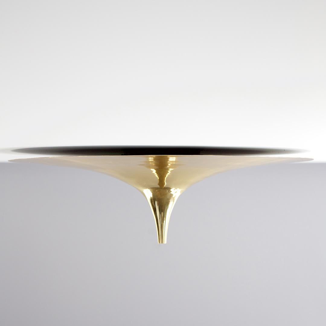 Lampadario da soffitto in ottone lucido medio Ting Tong di Jean Pascal Levy-Trumet
Edizione limitata.
Dimensioni: Ø 90 x H. 25 cm.
Materiali: Ottone.

Disponibile in tre diverse dimensioni e sei diverse finiture e materiali. Contattateci. 

Tutte le