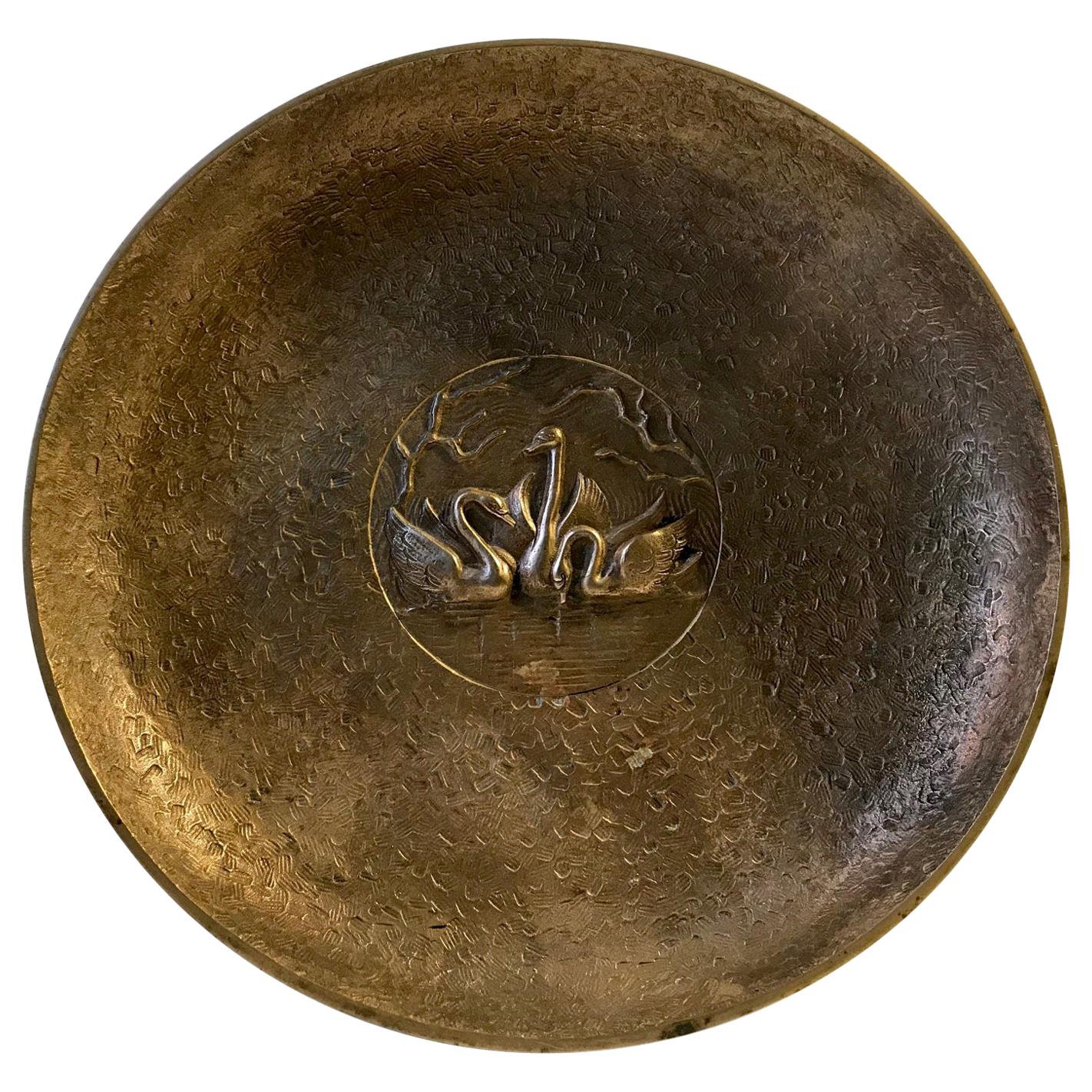 Plat en bronze Art Déco de Tinos avec cygnes, années 1930