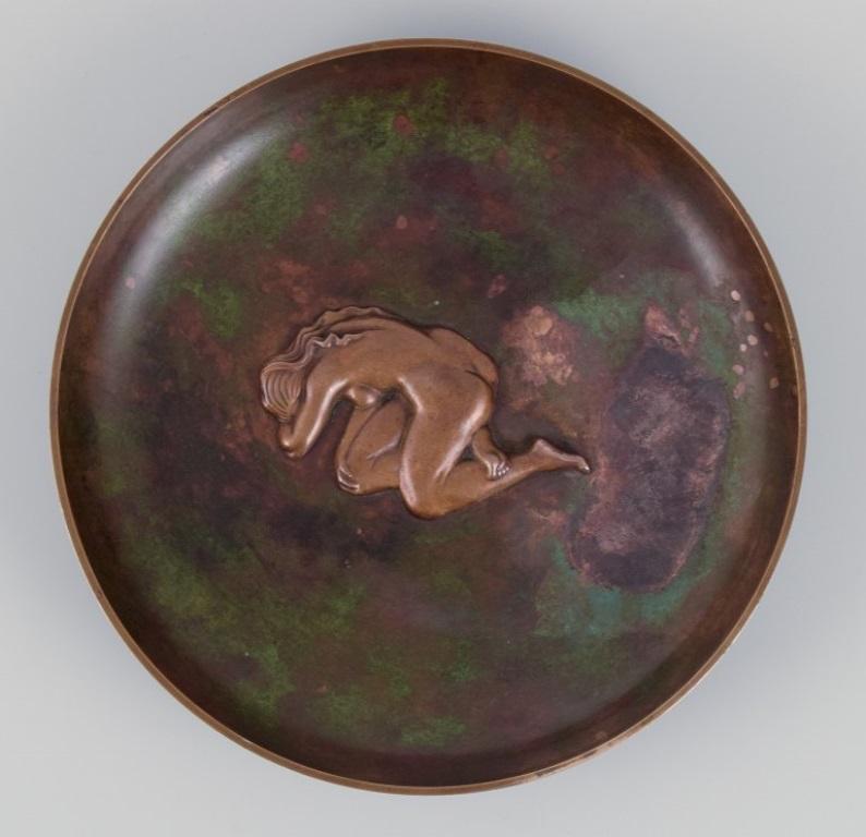 Tinos, Denmark. Large Art Deco bronze bowl.
With the relief of a nude woman.
Mid-20th century.
In perfect condition with a beautiful patina.
Marked.
Dimensions: D 28.0 cm x 4.0 cm.