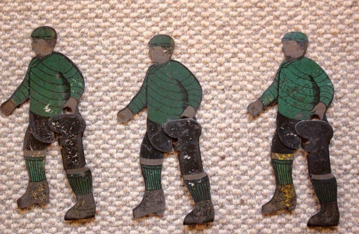 Sportfiguren aus Zinnblech für Fußball oder Eishockey (Englisch) im Angebot