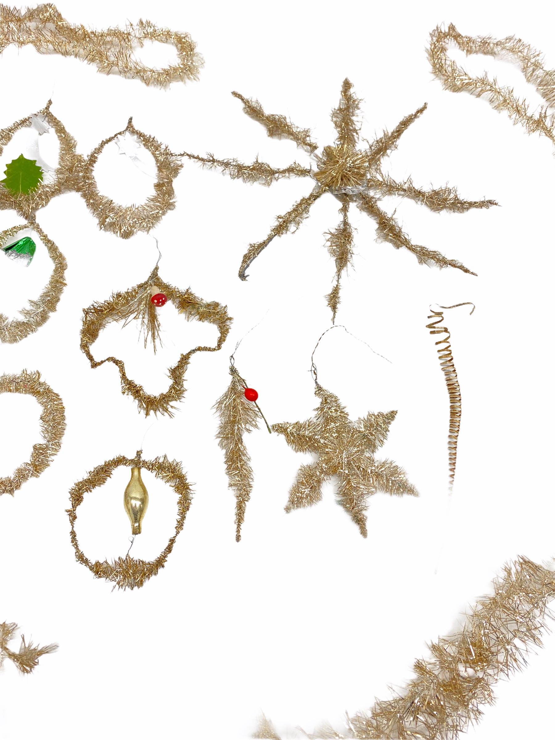 Fatto a mano Tinsel Tree Topper e ornamenti albero di piume Natale tedesco vintage in vendita