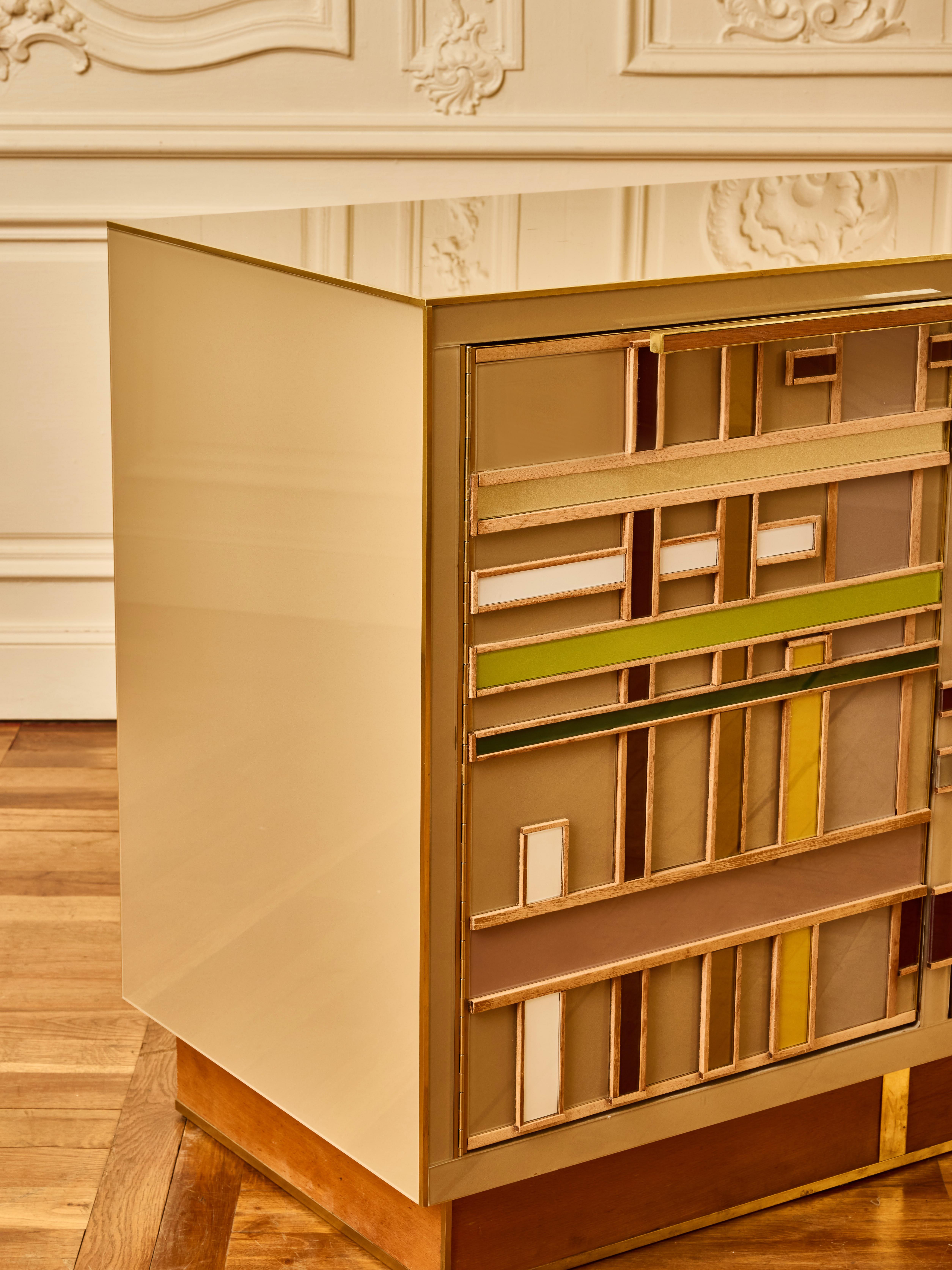 Mid-Century moderno Credenza in vetro colorato di Studio A Glustin in vendita