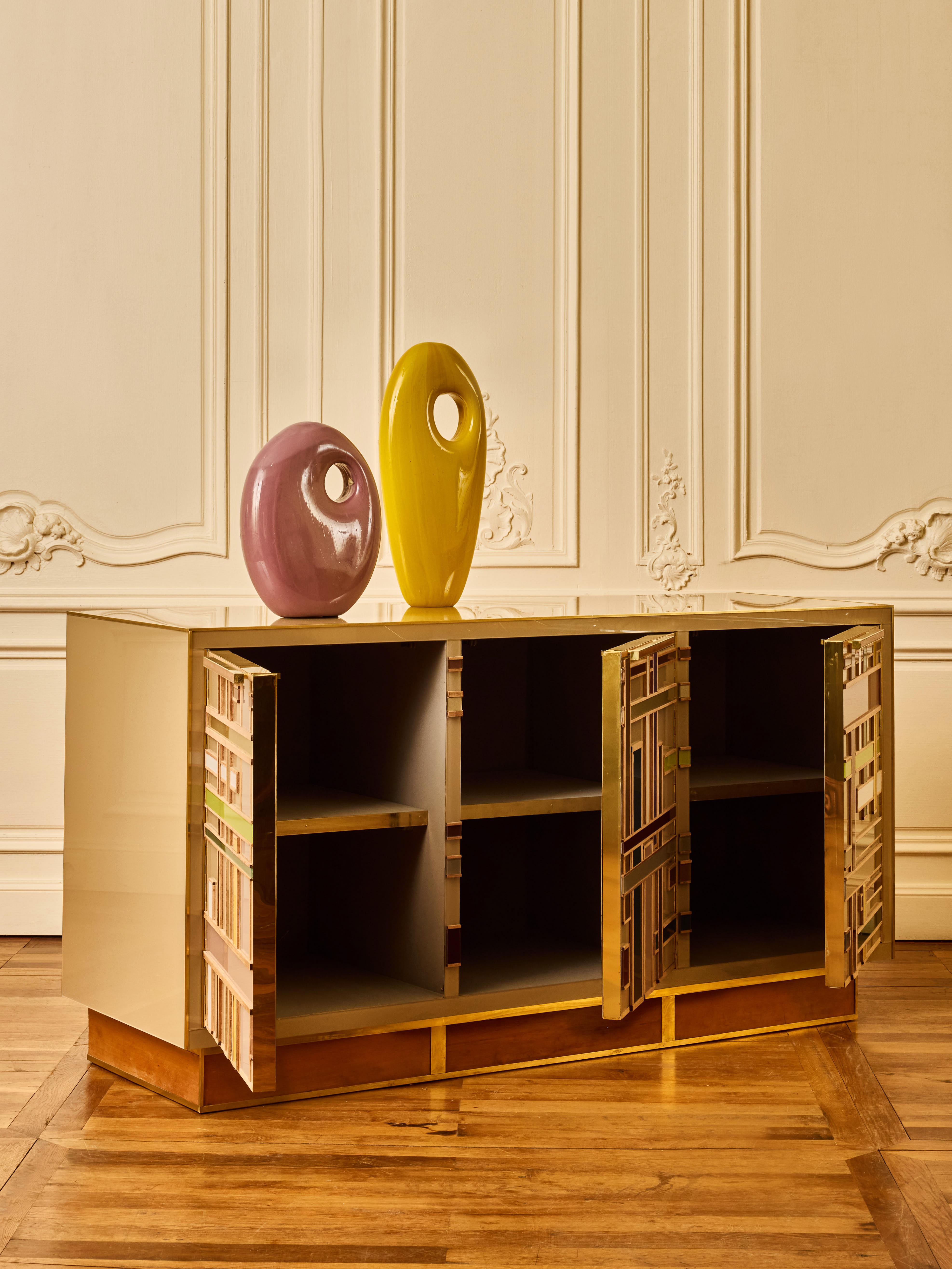 Italiano Credenza in vetro colorato di Studio A Glustin in vendita