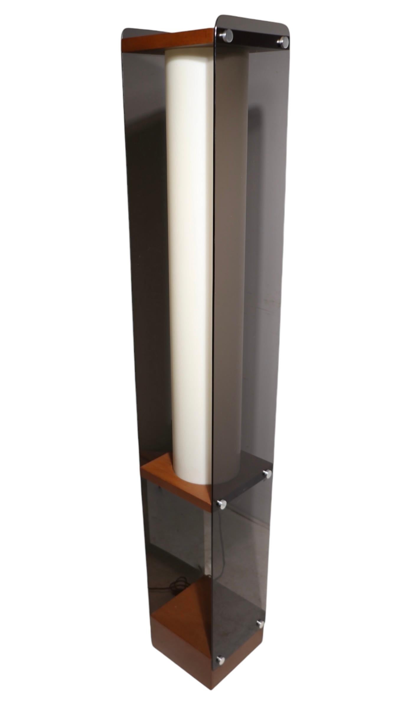 Tinted Lucite and Wood Tótem Form Floor Lamp by Pearsall for Modeline c. 1970’s For Sale 3