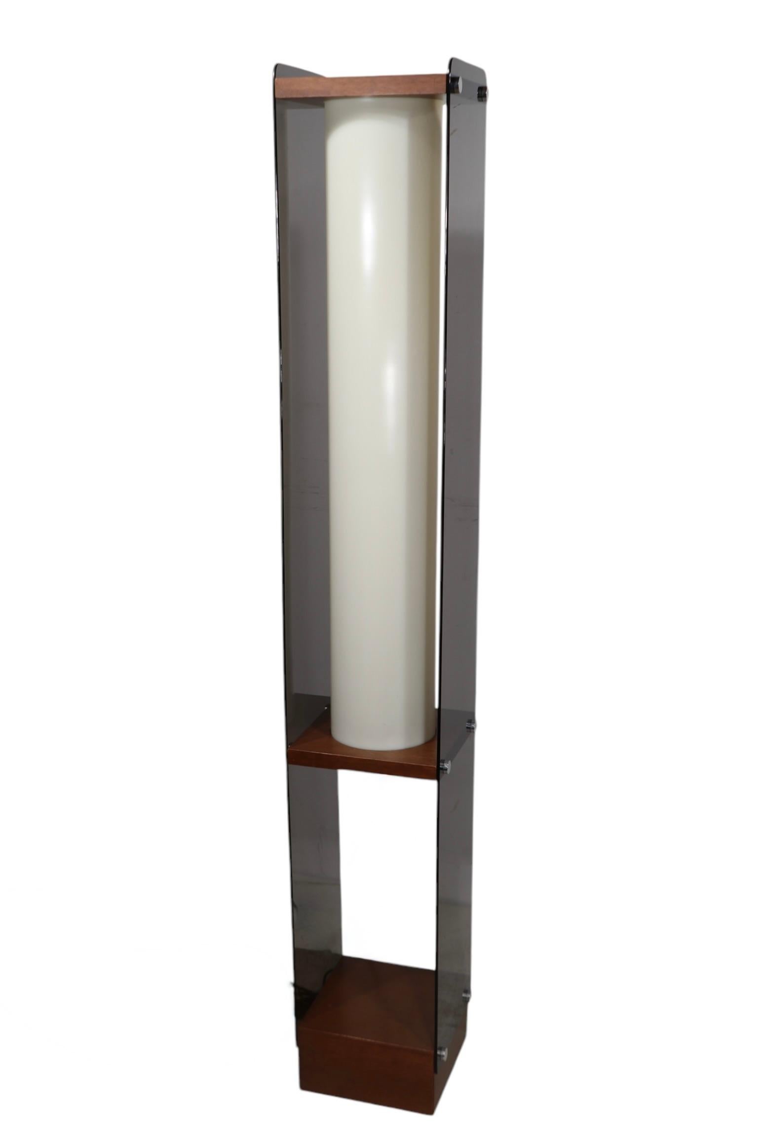 Tinted Lucite and Wood Tótem Form Floor Lamp by Pearsall for Modeline c. 1970’s For Sale 4