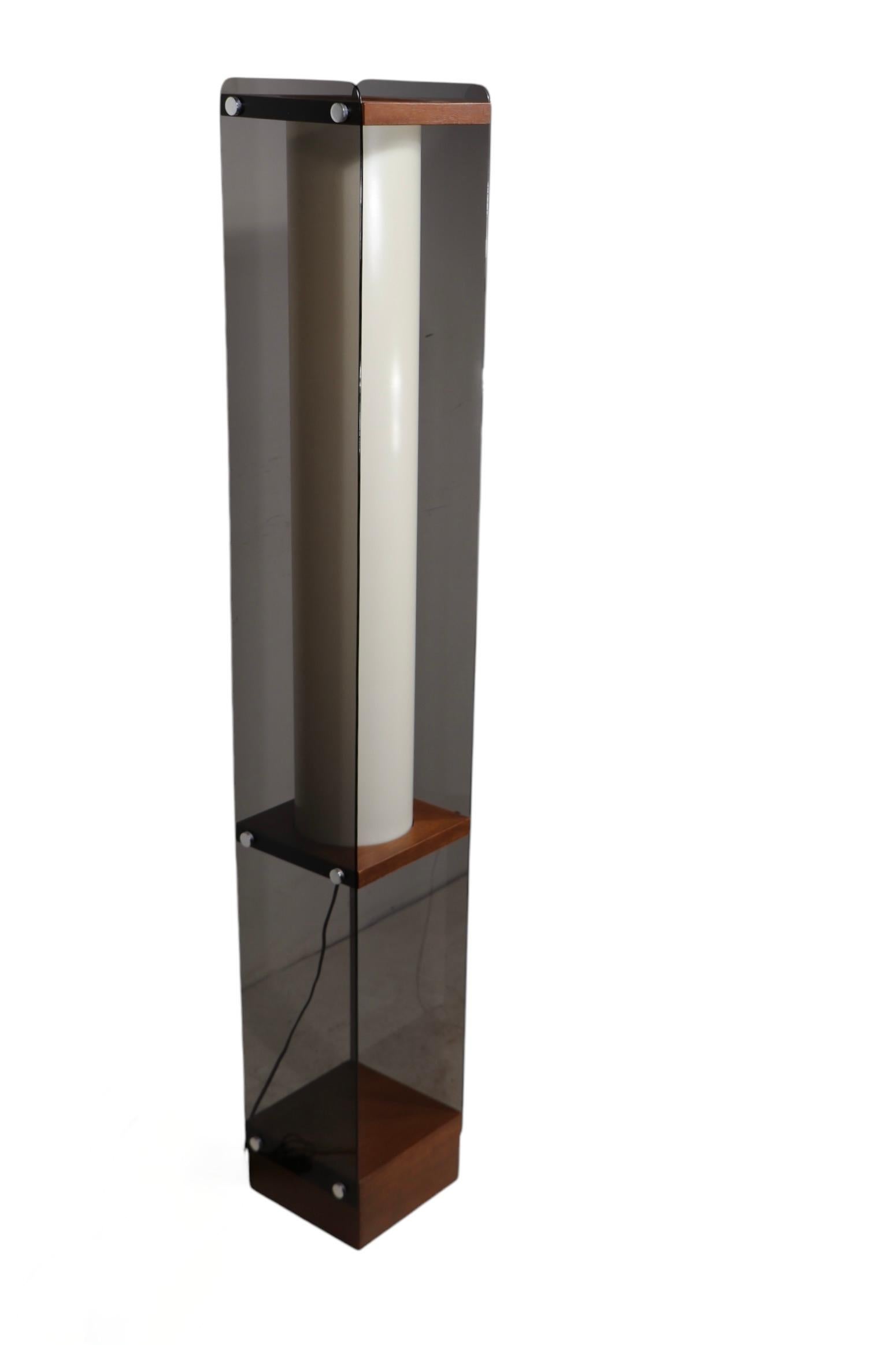 Tinted Lucite and Wood Tótem Form Floor Lamp by Pearsall for Modeline c. 1970’s For Sale 5