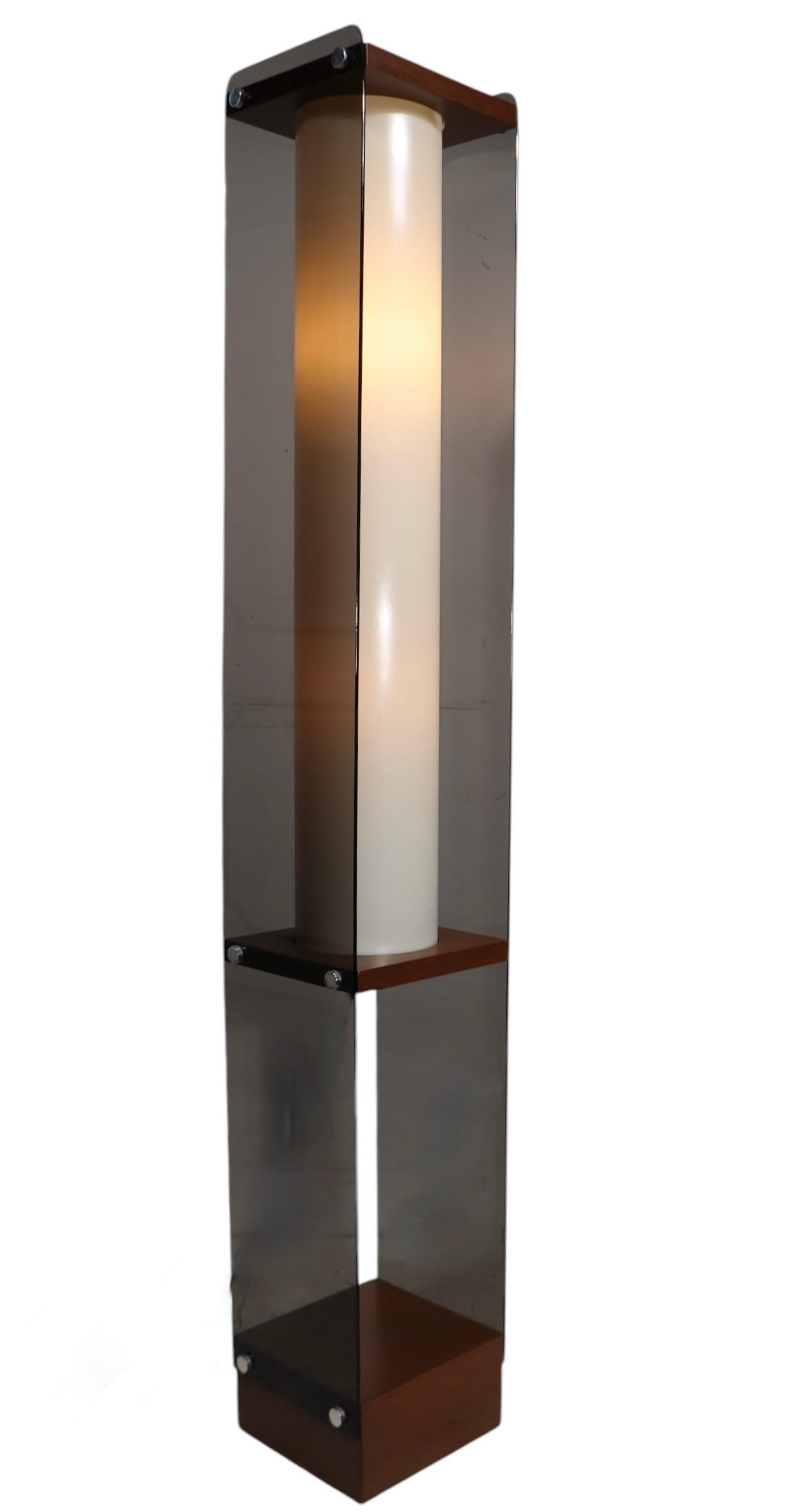 Tinted Lucite and Wood Tótem Form Floor Lamp by Pearsall for Modeline c. 1970’s For Sale 8