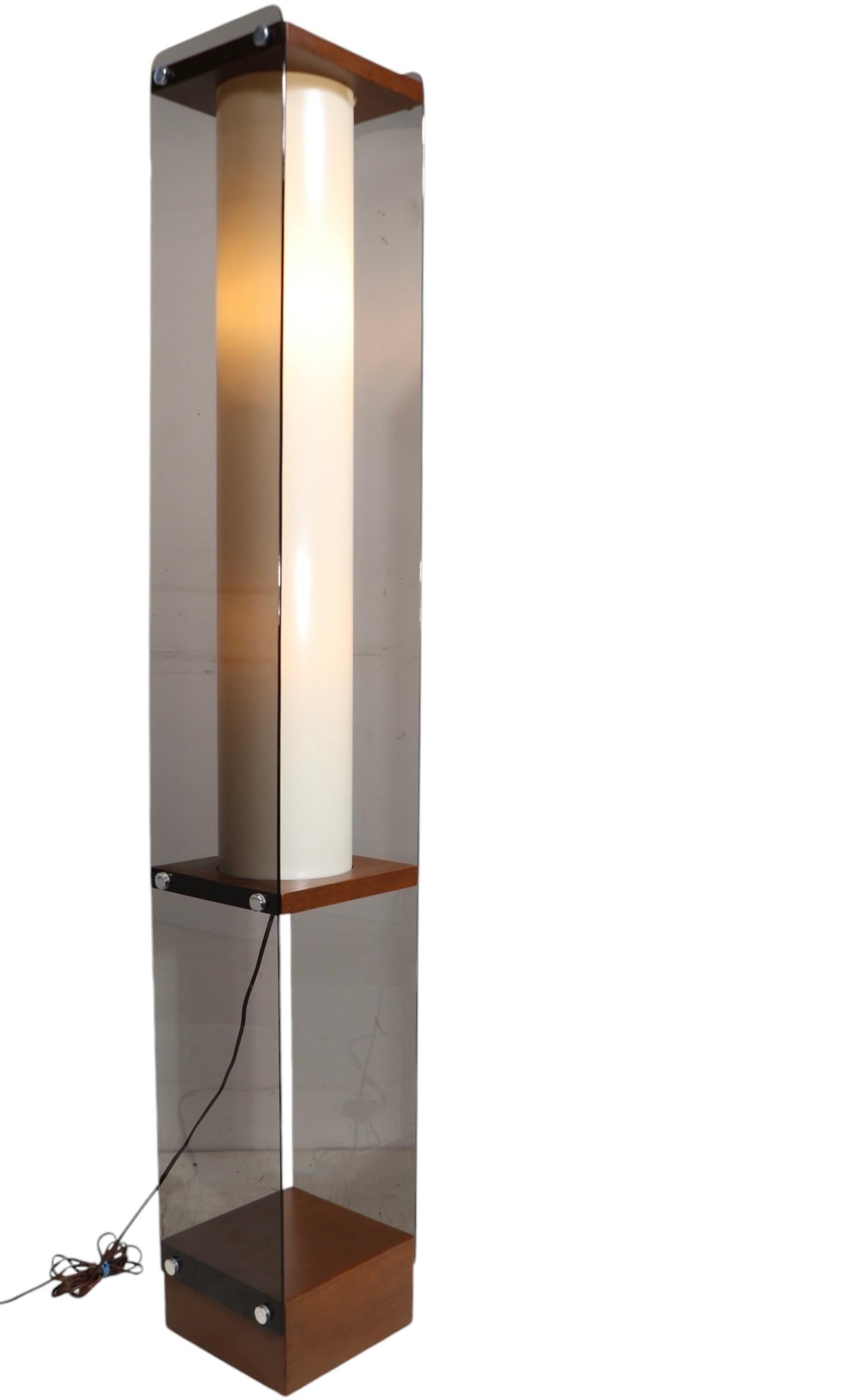 Tinted Lucite and Wood Tótem Form Floor Lamp by Pearsall for Modeline c. 1970’s For Sale 10