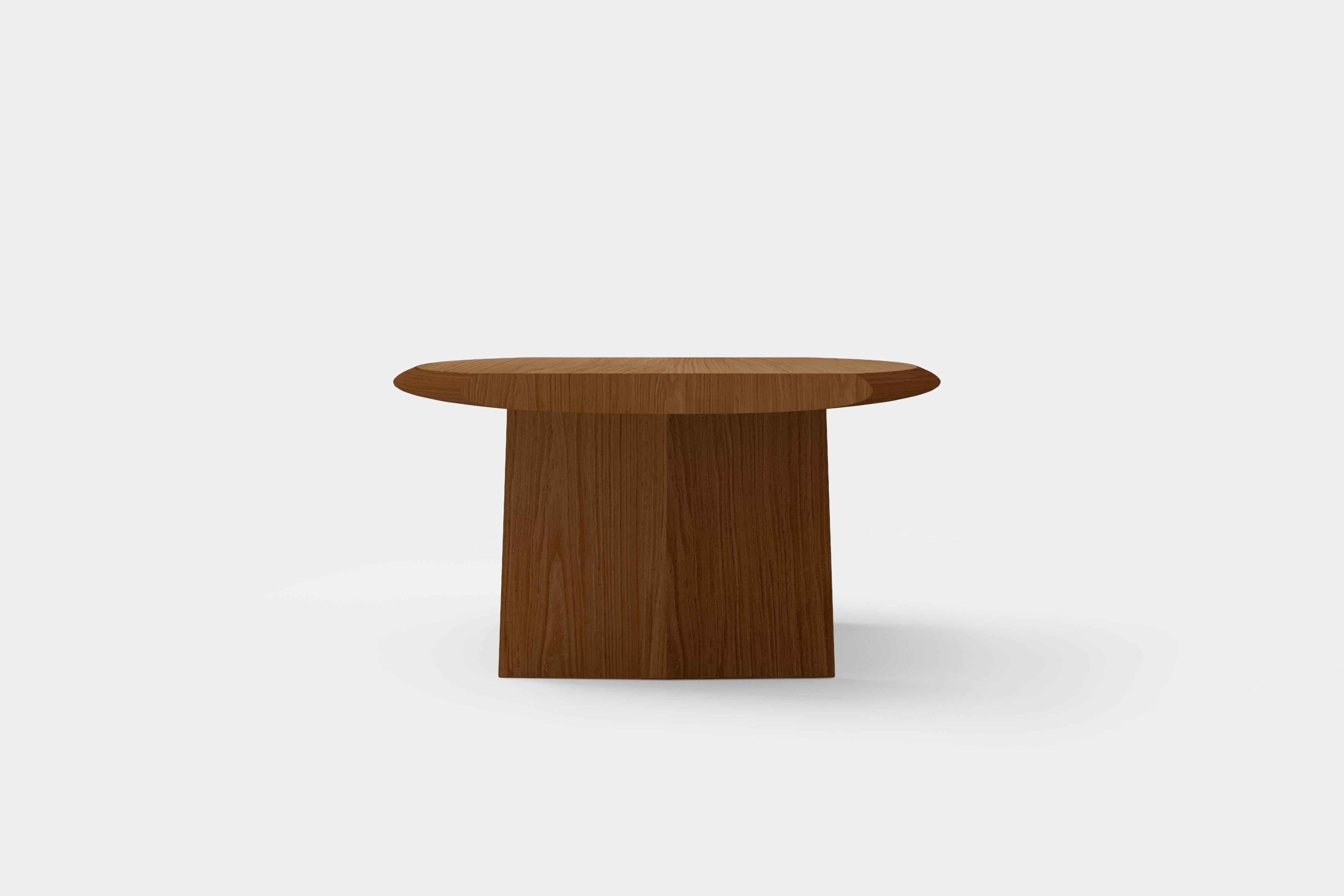 Chêne Peana Coffee Table, Bench in Red Tinted Solid Wood Finish by Joel Escalona en vente