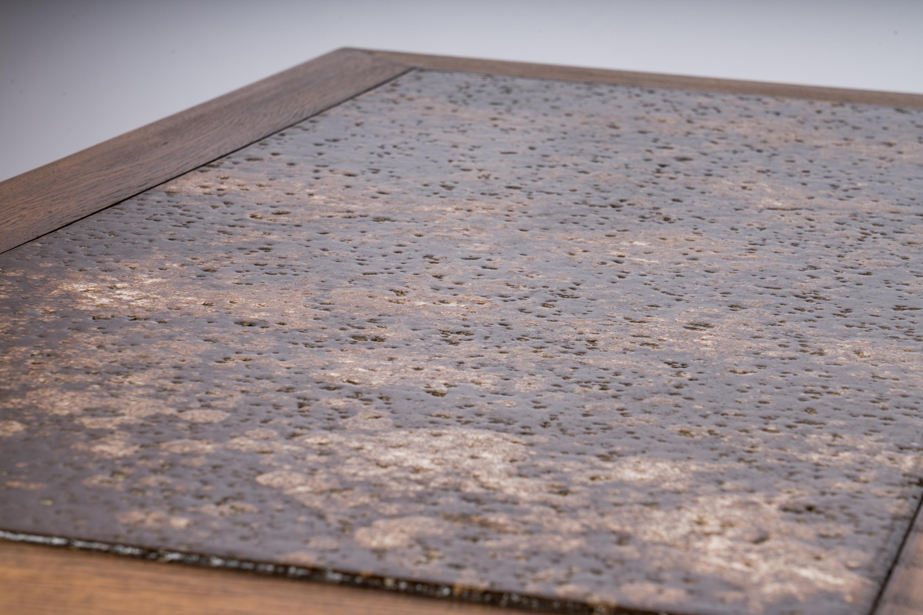 Table basse en chêne teinté et pierre de lave émaillée - France, années 1970 en vente 4