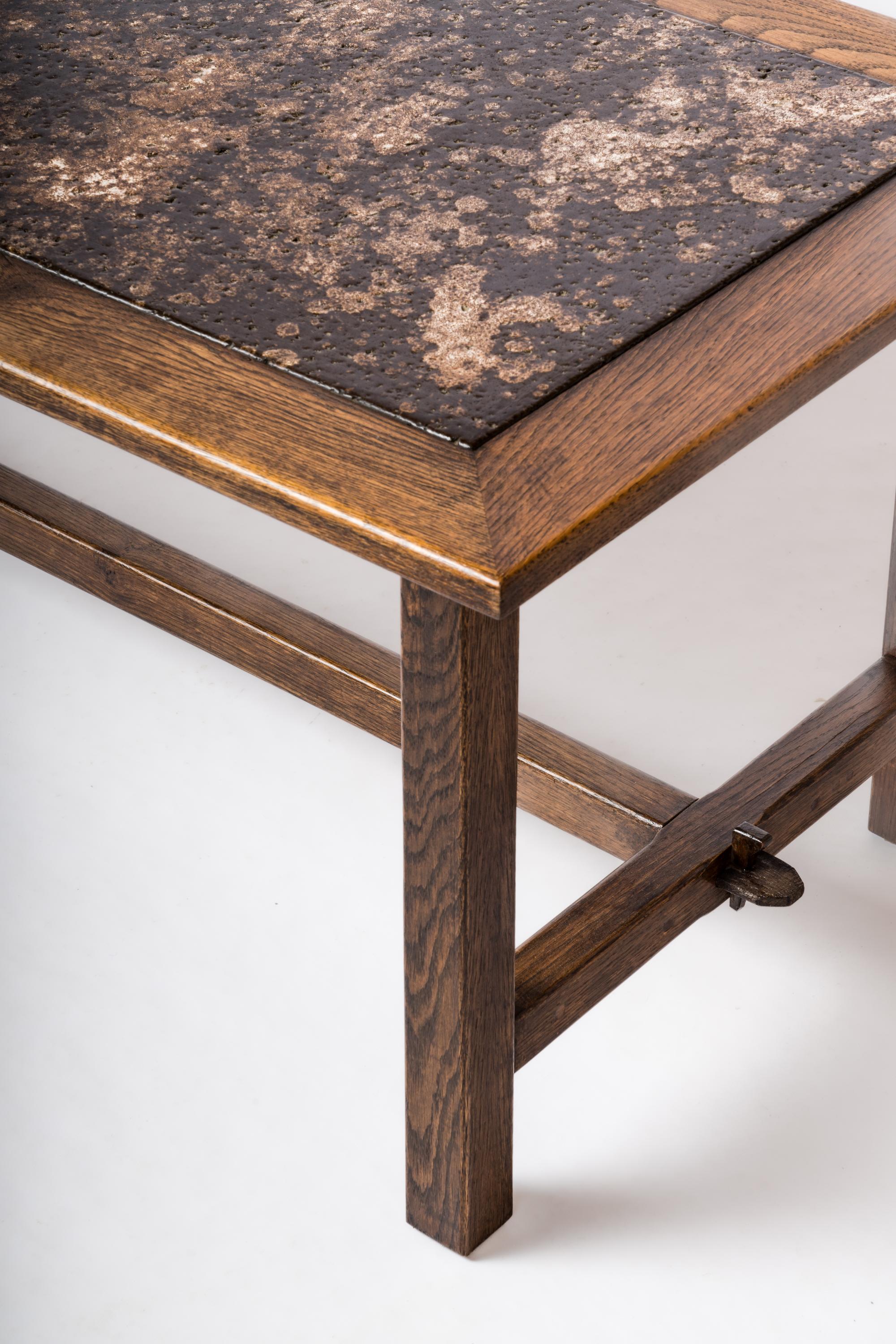 Lave Table basse en chêne teinté et pierre de lave émaillée - France, années 1970 en vente