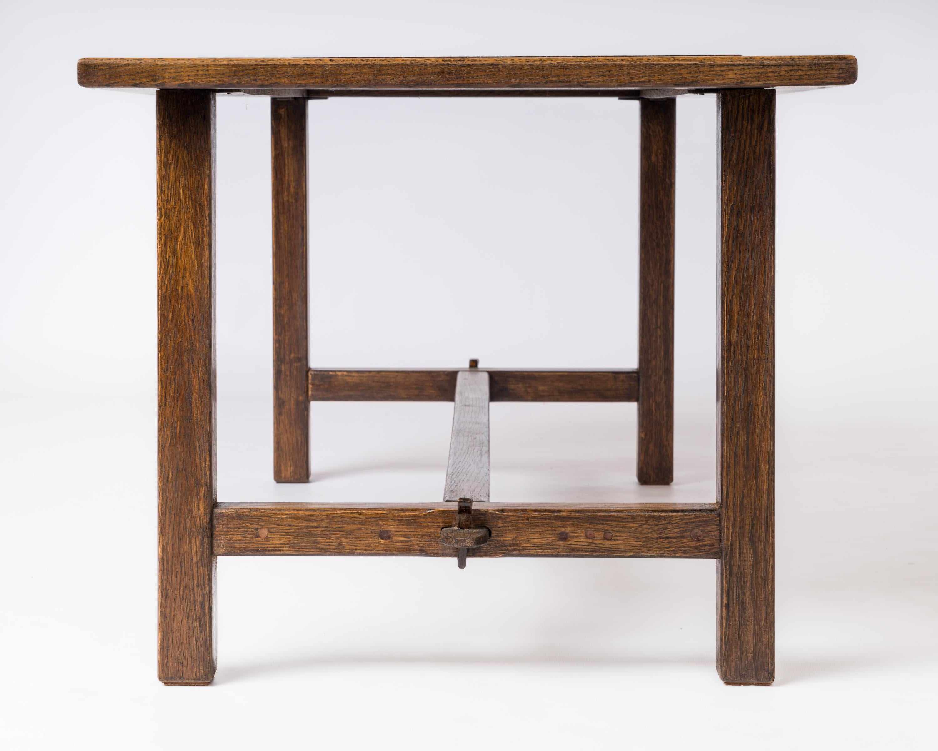 Table basse en chêne teinté et pierre de lave émaillée - France, années 1970 en vente 2