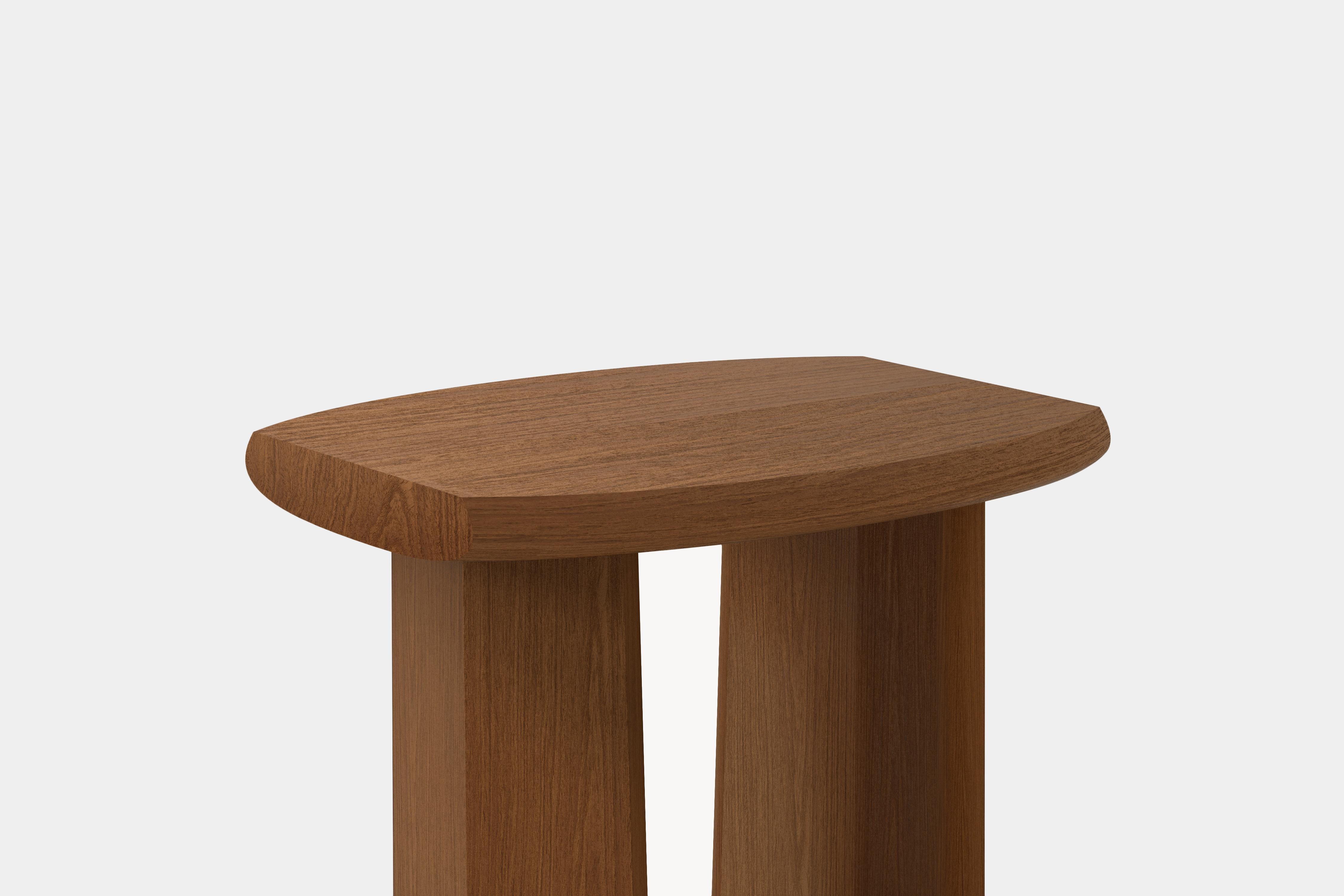 Peana Table d'appoint, table de nuit, table auxiliaire en Wood teinté rouge, Joel Escalona en vente 2